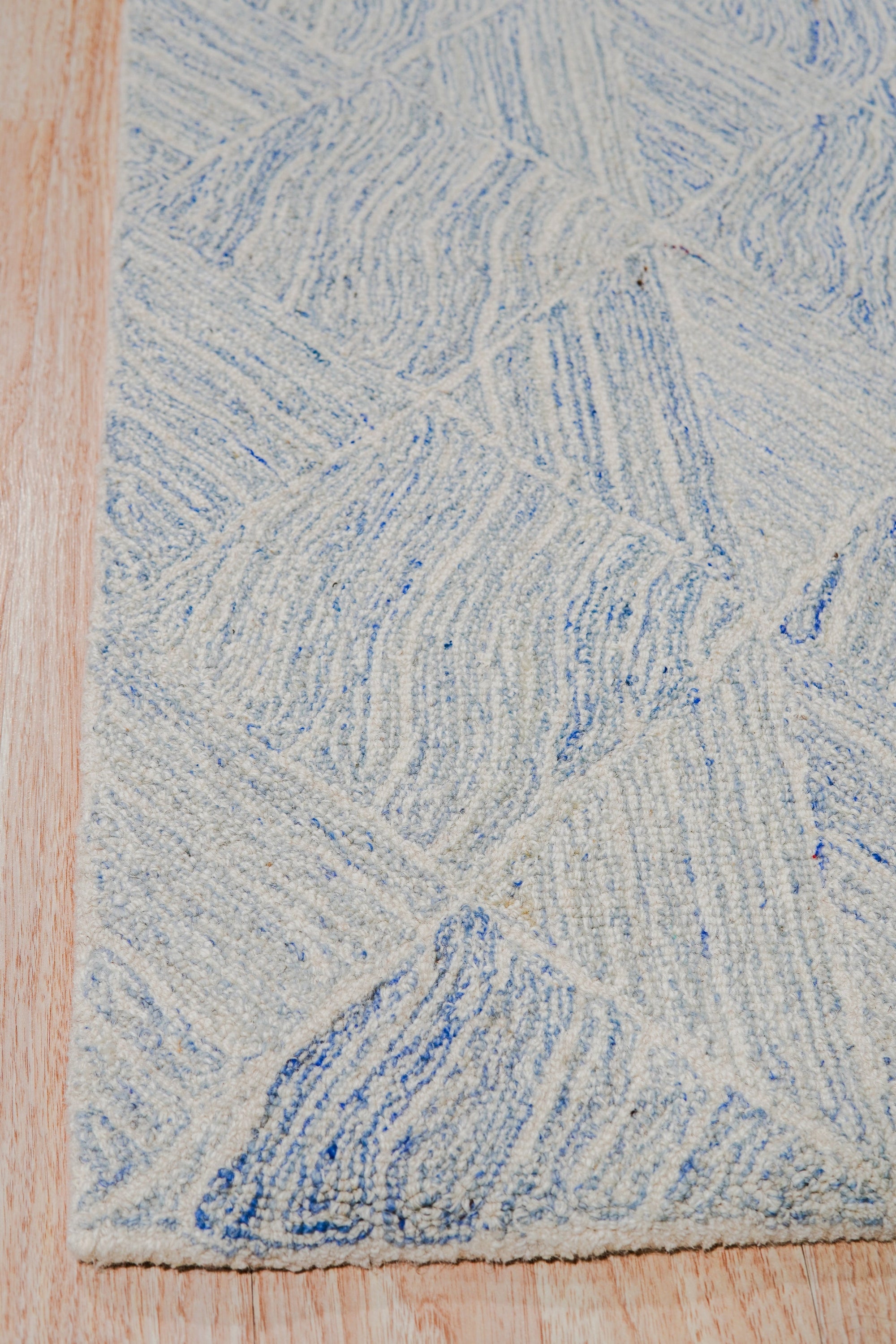Para Nadia Blue Hand Tufted Wool Rug, a calming expanse of blue wool, presents a subtly textured surface in a detailed close-up view of the rug.