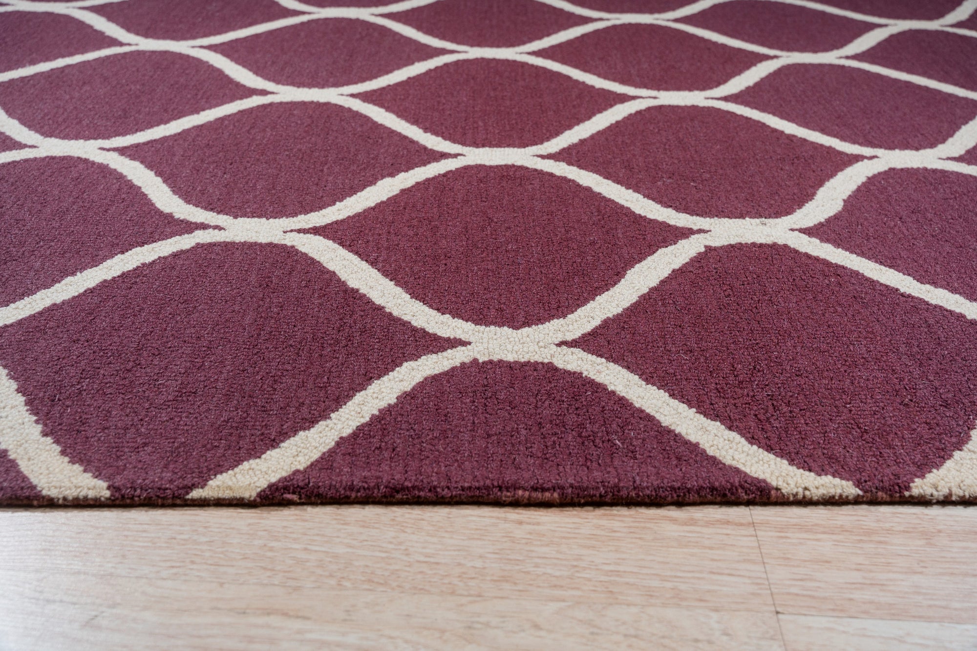 Ava Exquisite Burgundy Hand Tufted Wool Rug, rich burgundy hues and intricate patterns define this hand-tufted wool rug, adding warmth and sophistication to the living room setting.
