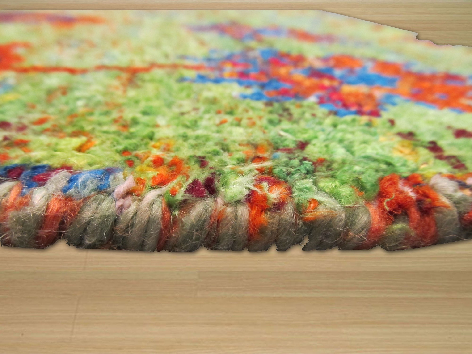 Sarrah Oriental Green Hand Knotted Sari-Silk Rug, shimmering with emerald and jade hues, presents an intricate traditional design rendered in luxurious sari silk.