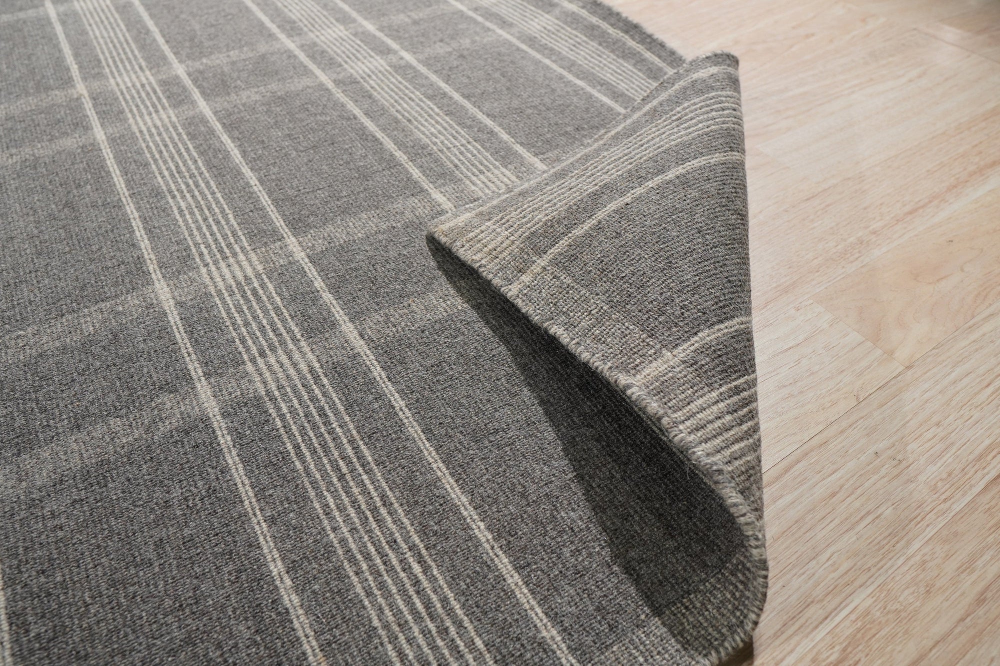 Graceful Quinn Gray Flatweave Wool Rug, soft gray wool flatweave offering subtle texture and warmth to a bright, modern living space.