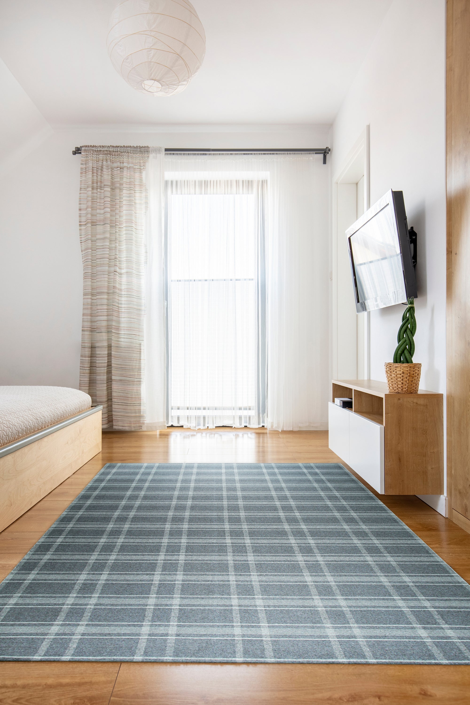 Graceful Quinn Gray Flatweave Wool Rug, showcasing its subtle geometric pattern and flatweave construction in a bright, modern living room setting.
