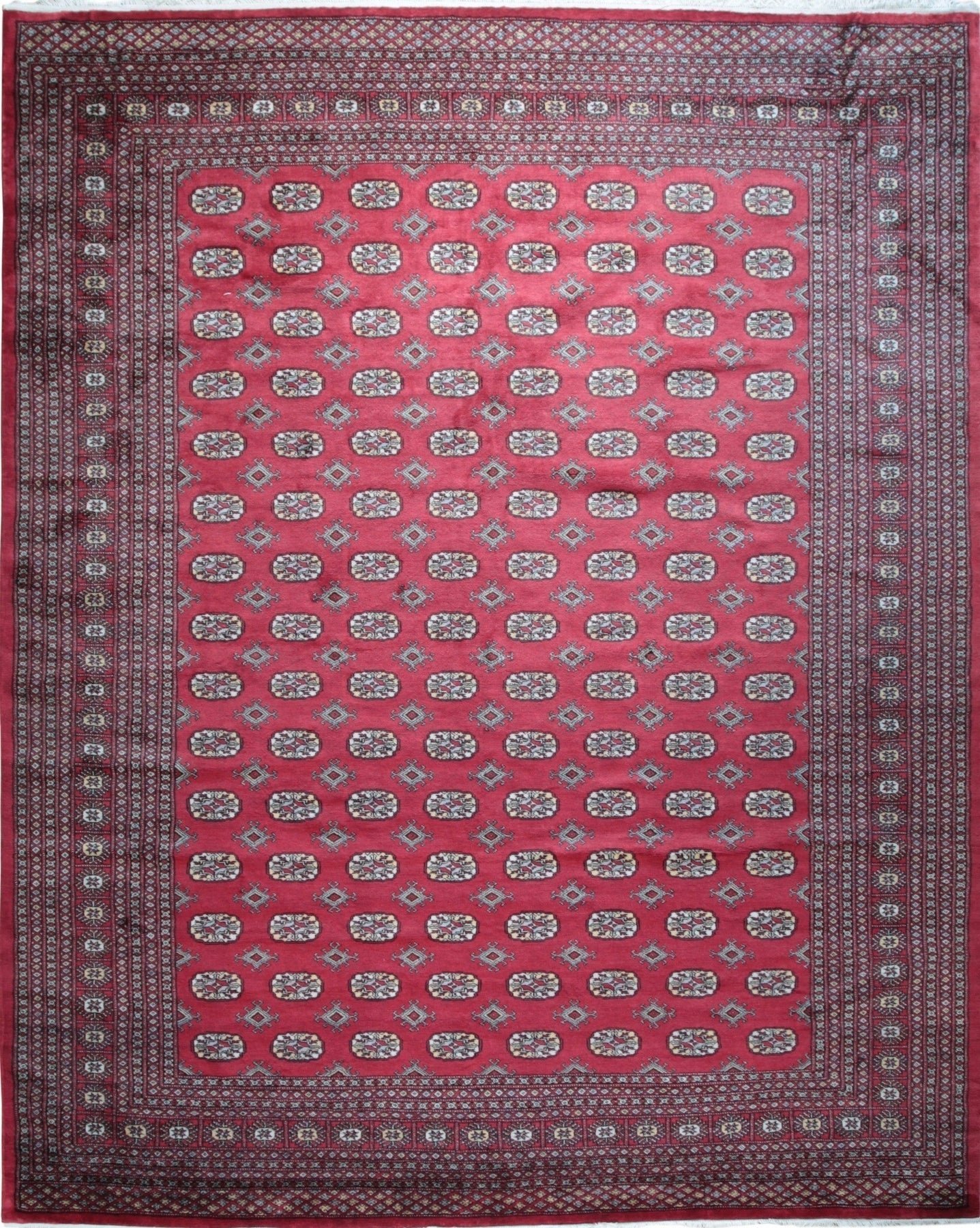 Hand-knotted vs machine-made wool rug comparison