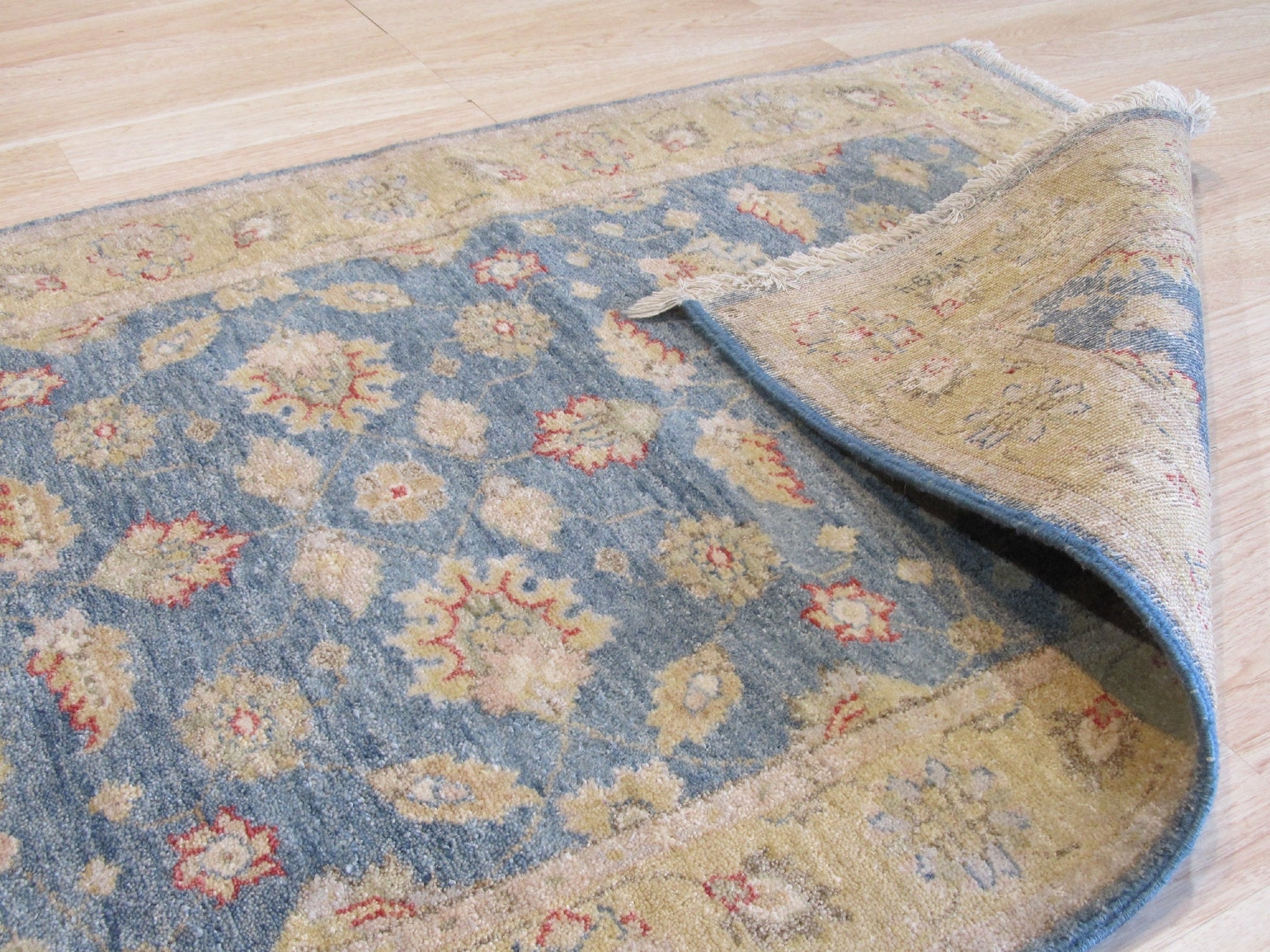 Agra Elegance Hand-Knotted Rug