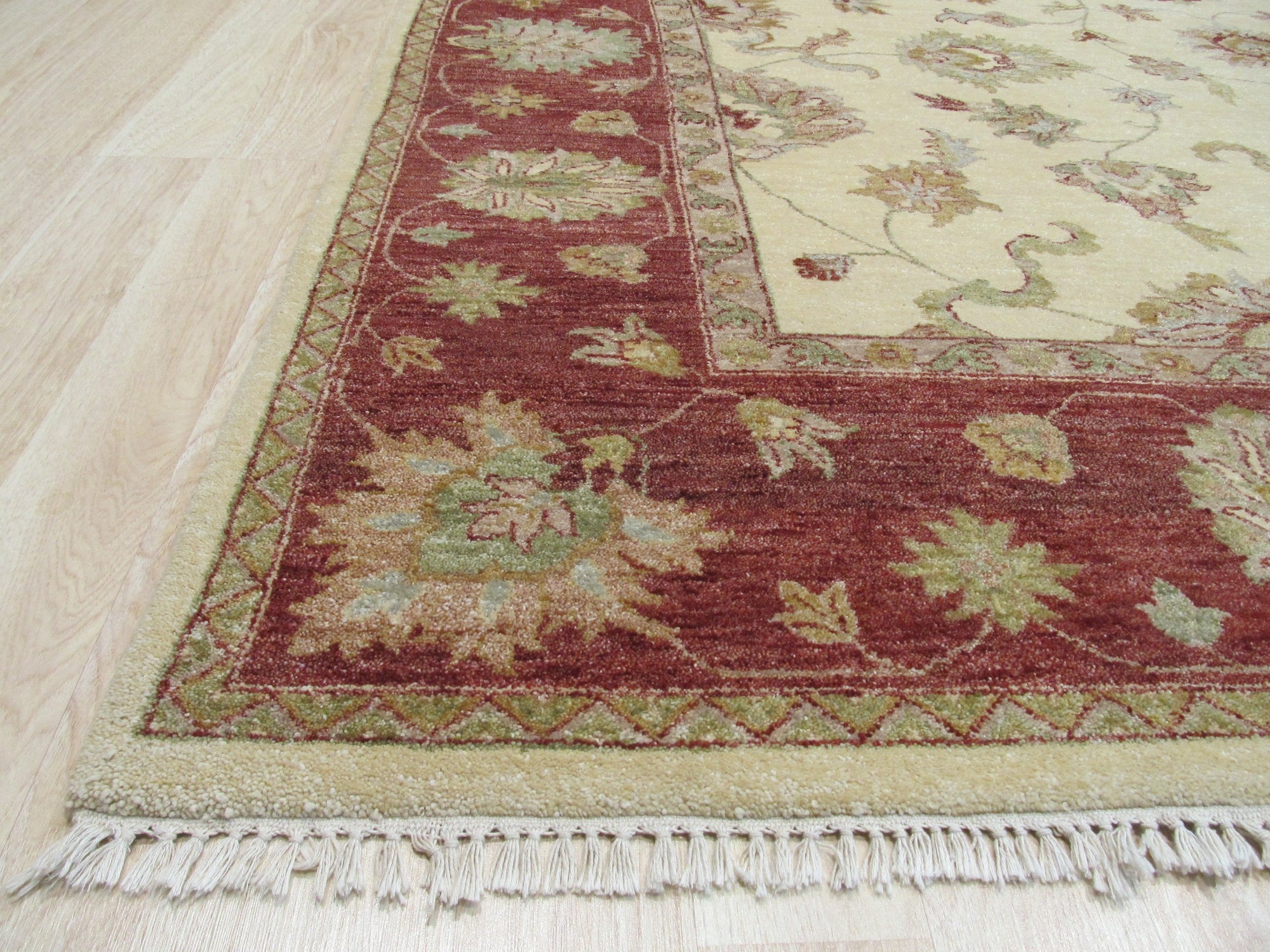 Regal Agra Traditional Handmade Wool Legacy Rug