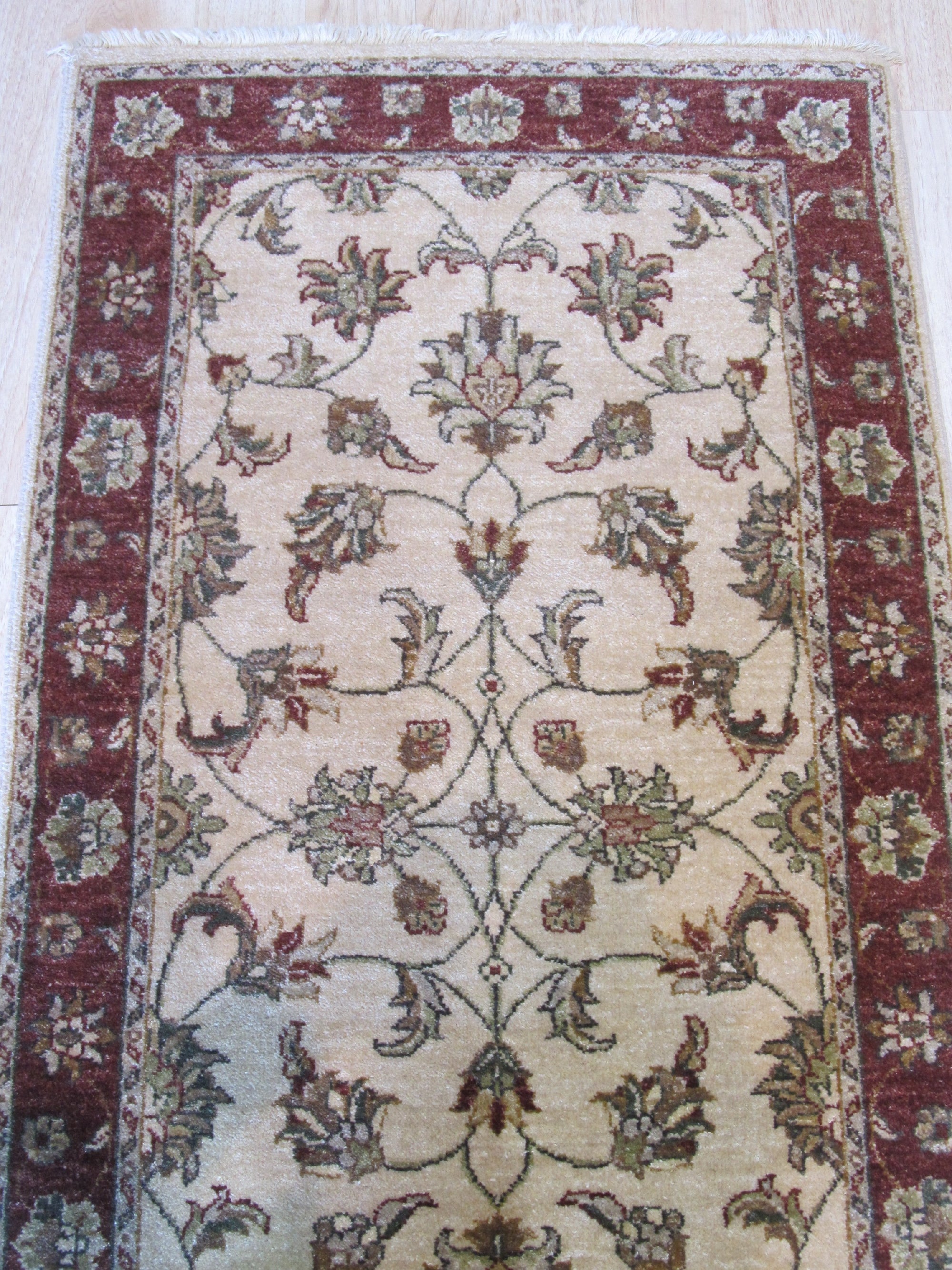 Ivory & Red Hand Knotted Oriental Agra Rug