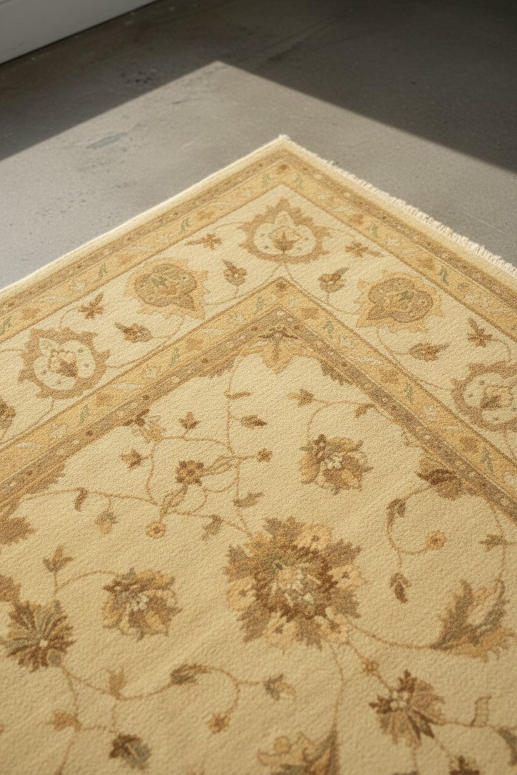 Beige Peshawar traditional oriental hand-knotted wool area rug