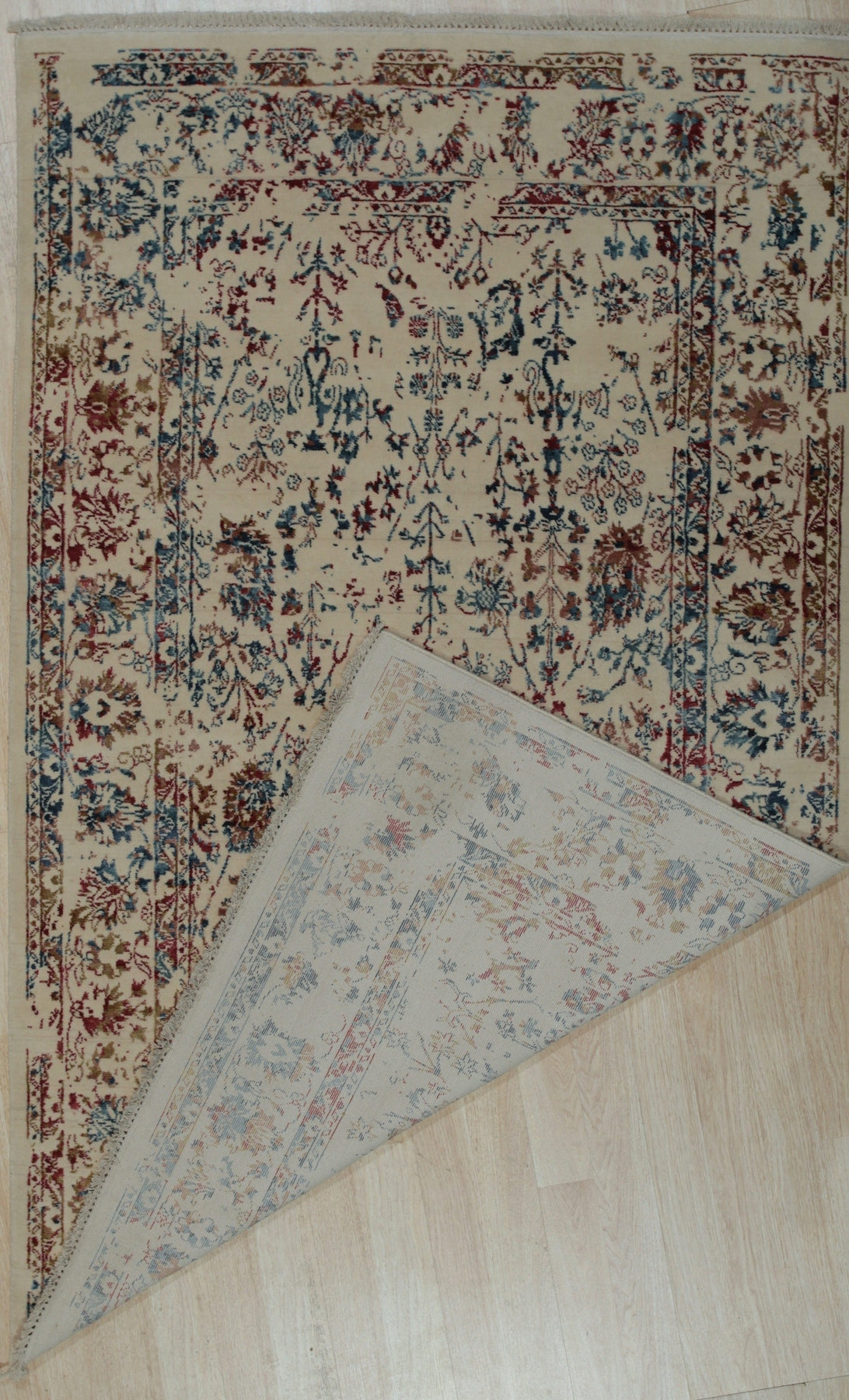 Vintage Chic High-Low Floral Rug