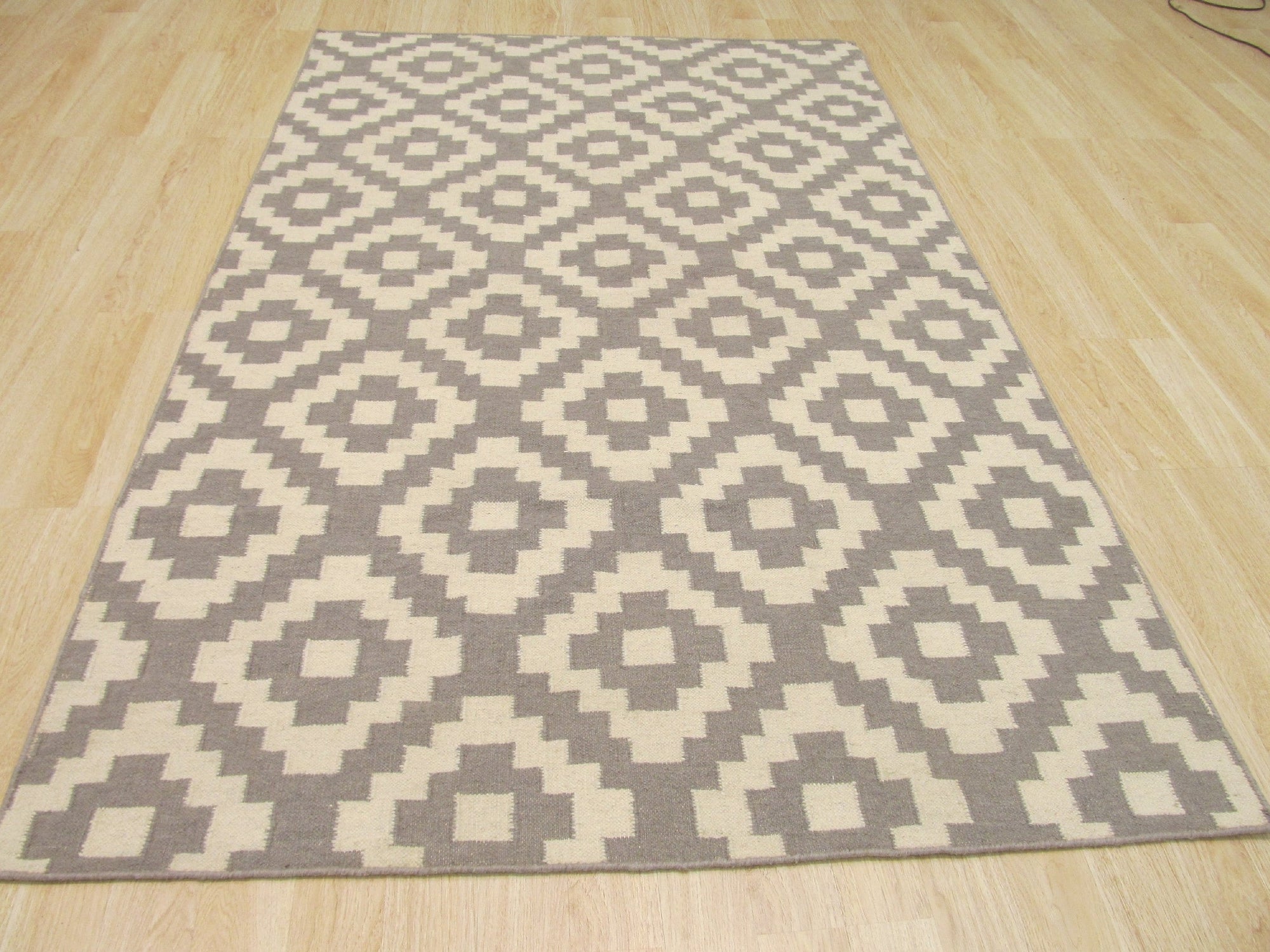 Geometric Echo Hand-Tufted Wool Rug