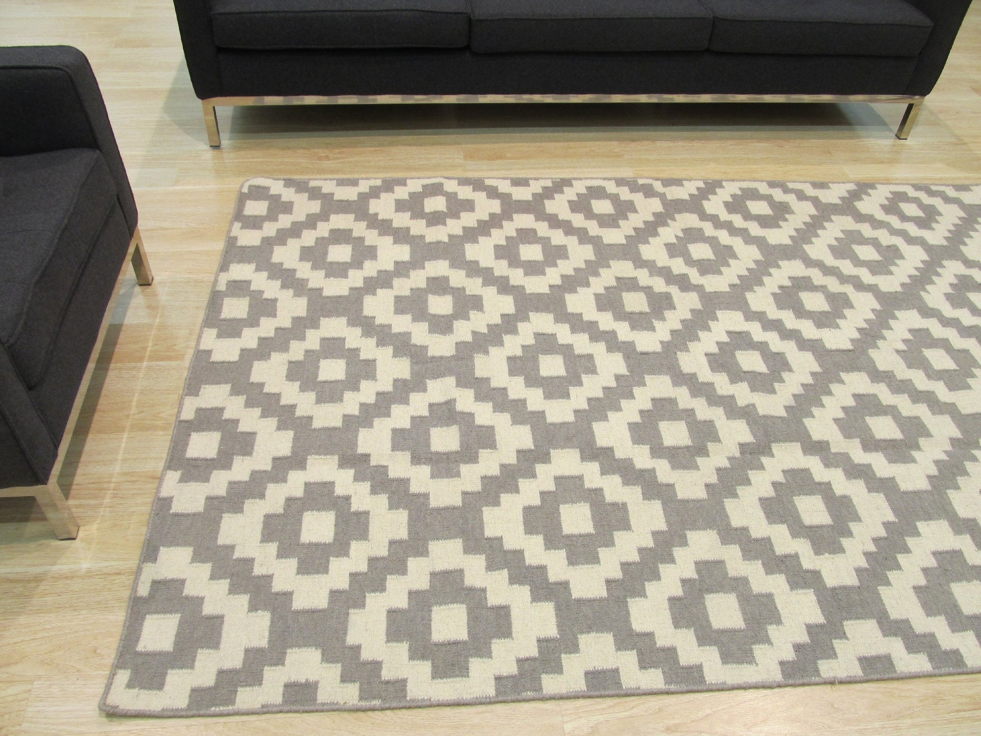 Geometric Echo Hand-Tufted Wool Rug