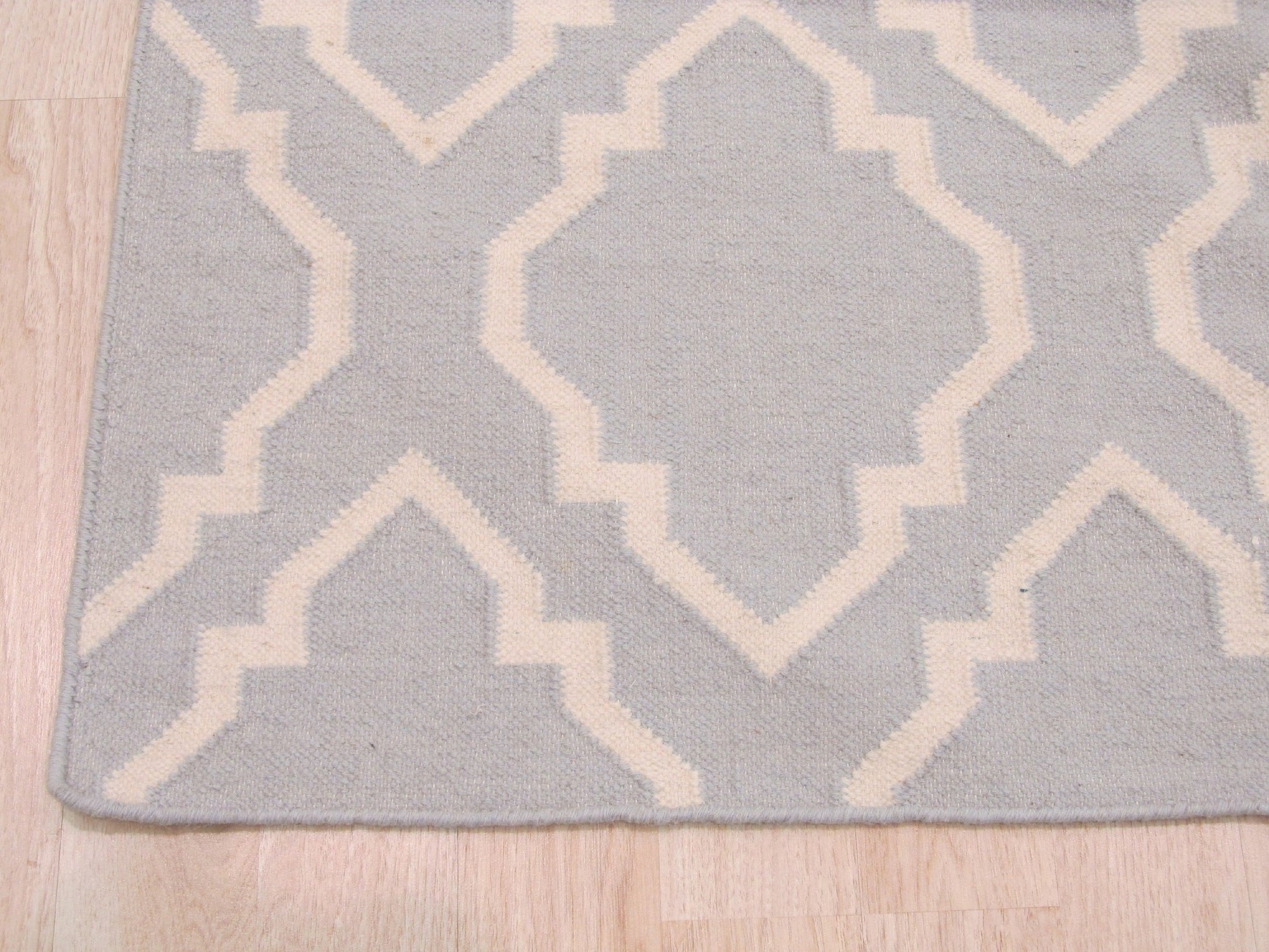 Serene Lattice Handmade Wool Rug