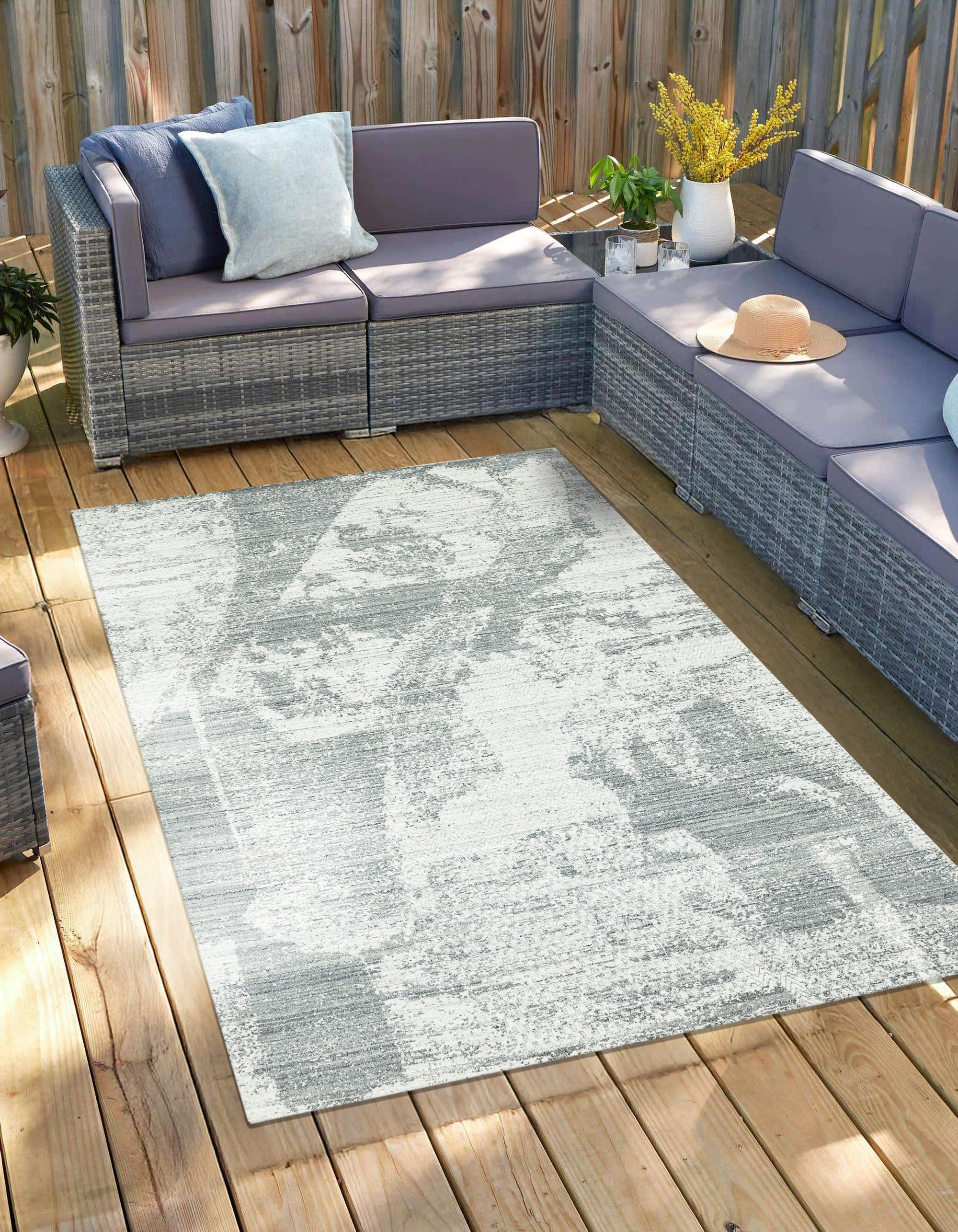 Versatile Freya Gray Handmade Wool Rug