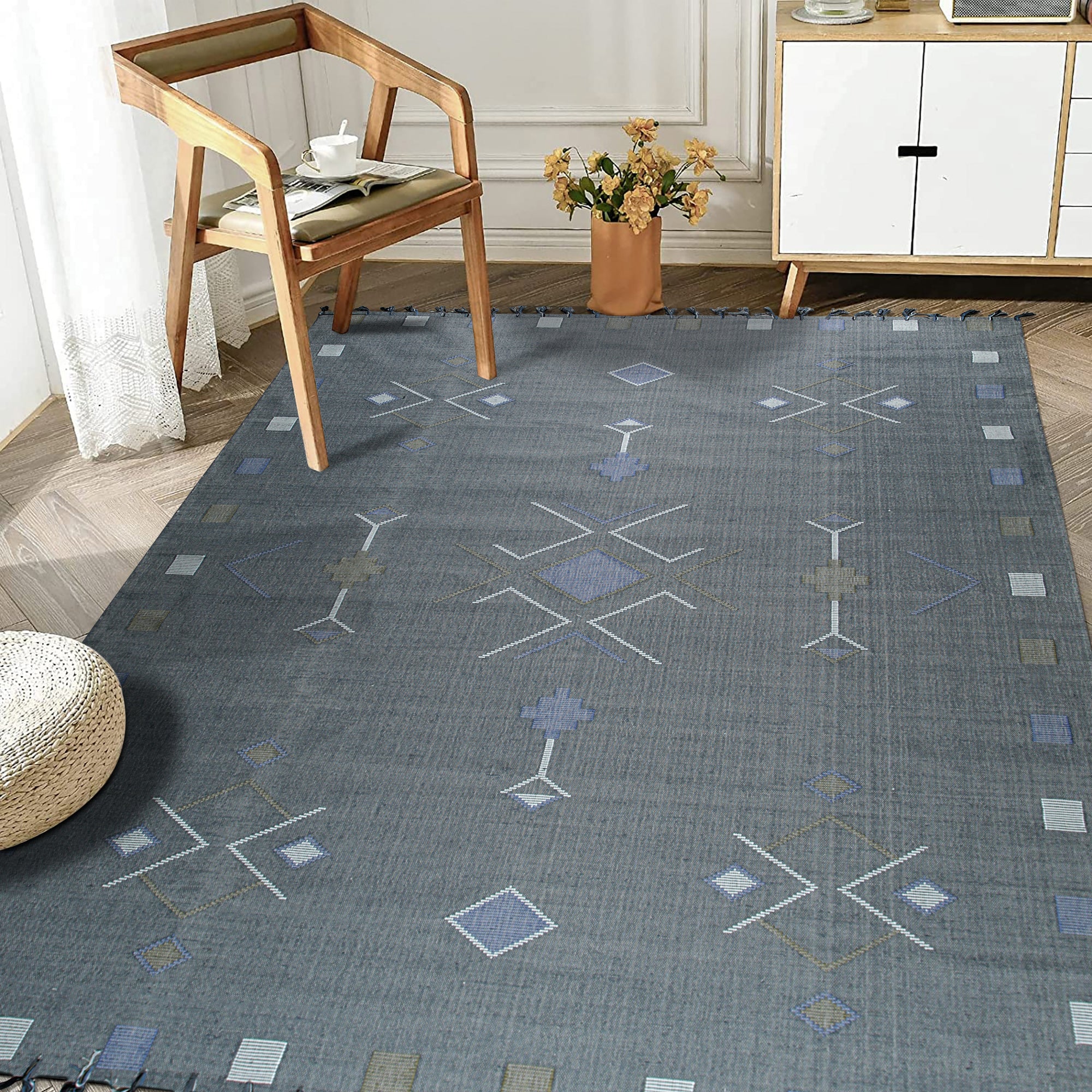 Sleek Inviting Gray Flatweave Rug