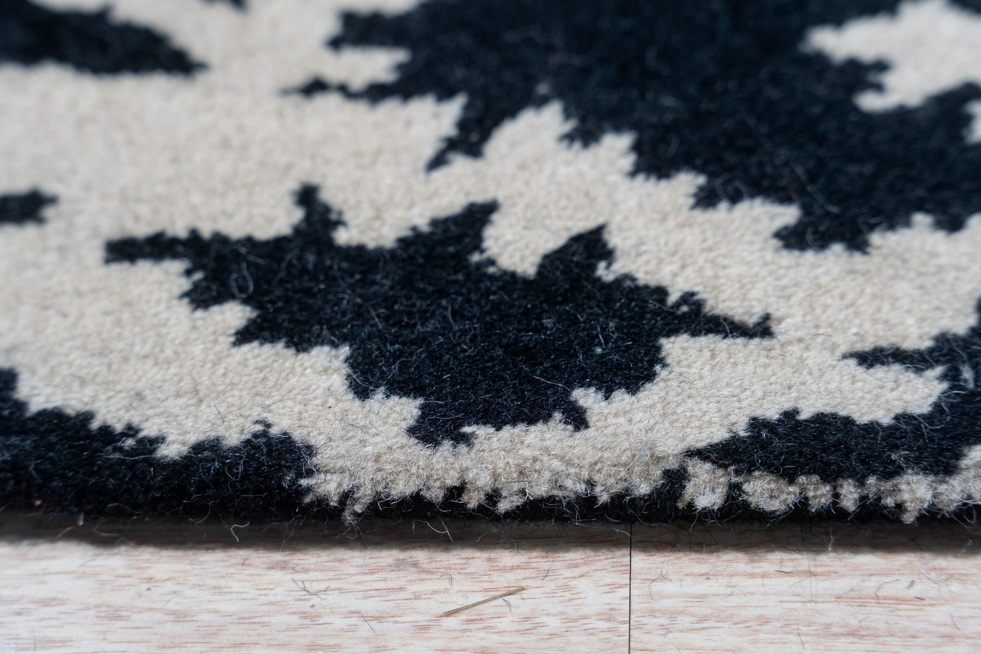 Luna Willow Black, White Hand Tufted Wool Rug