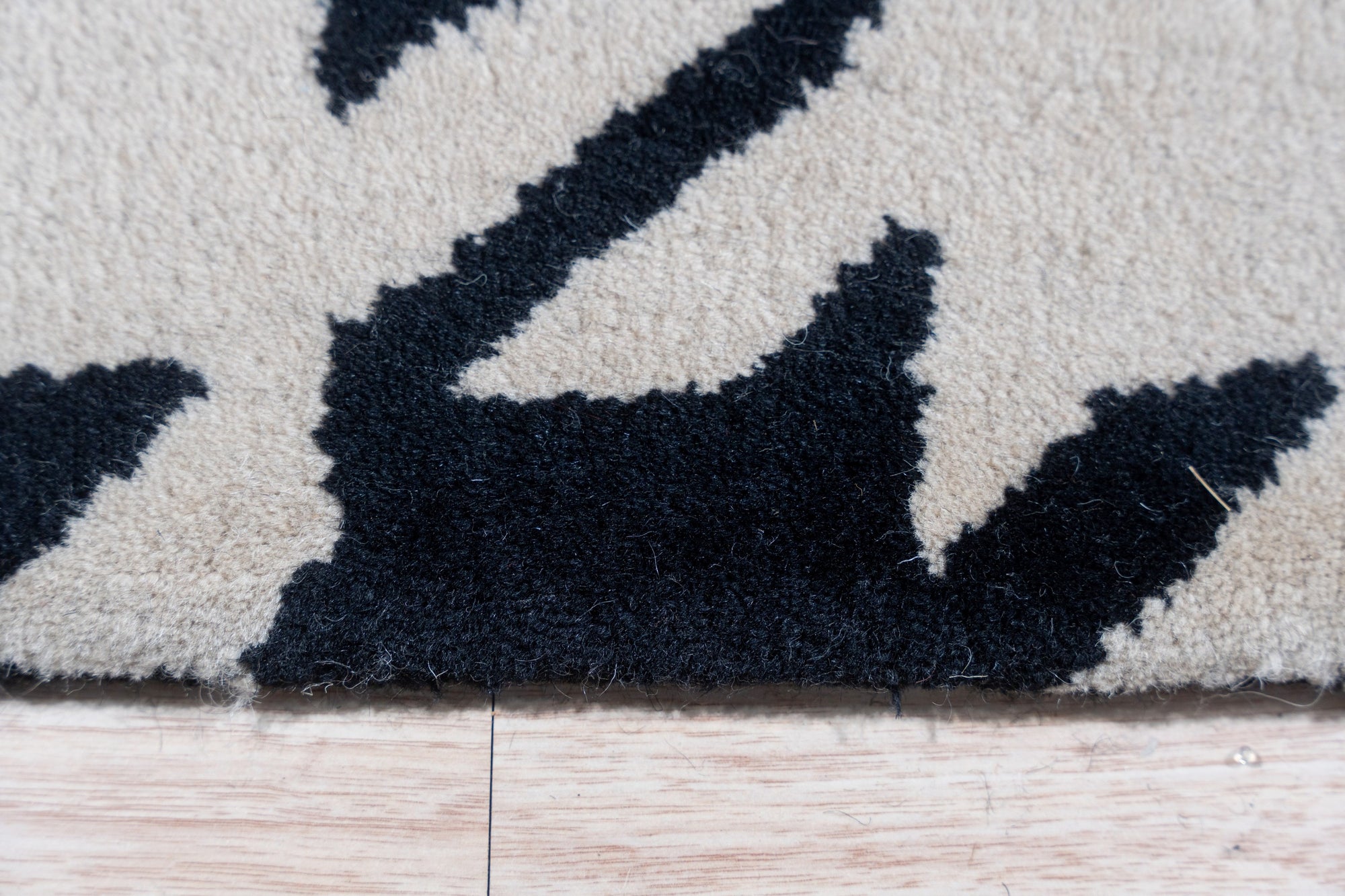 Monochrome Echo Wool Rug