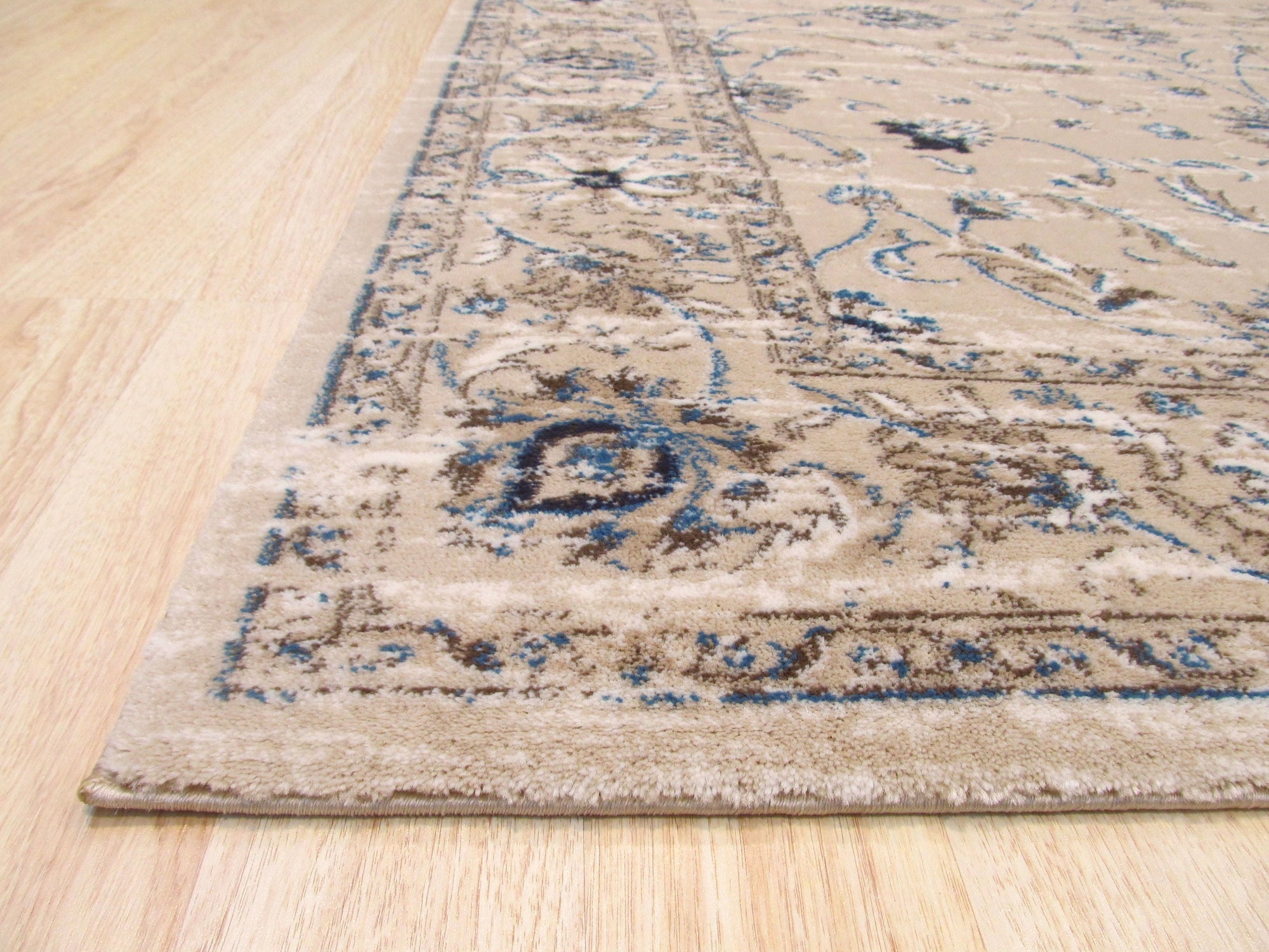 Classic Beige Floral Machine-Made Rug