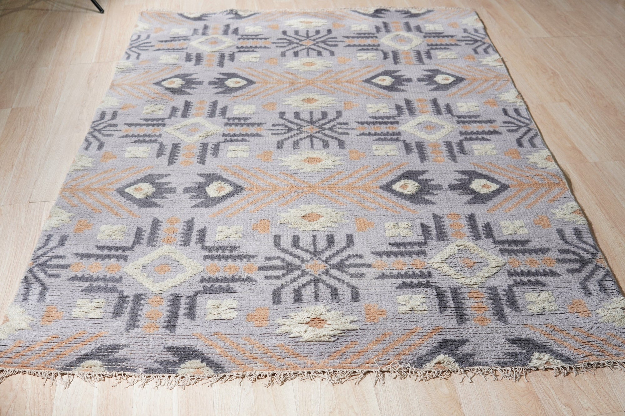 Laine Enchanting Gray Hand Knotted Wool Rug