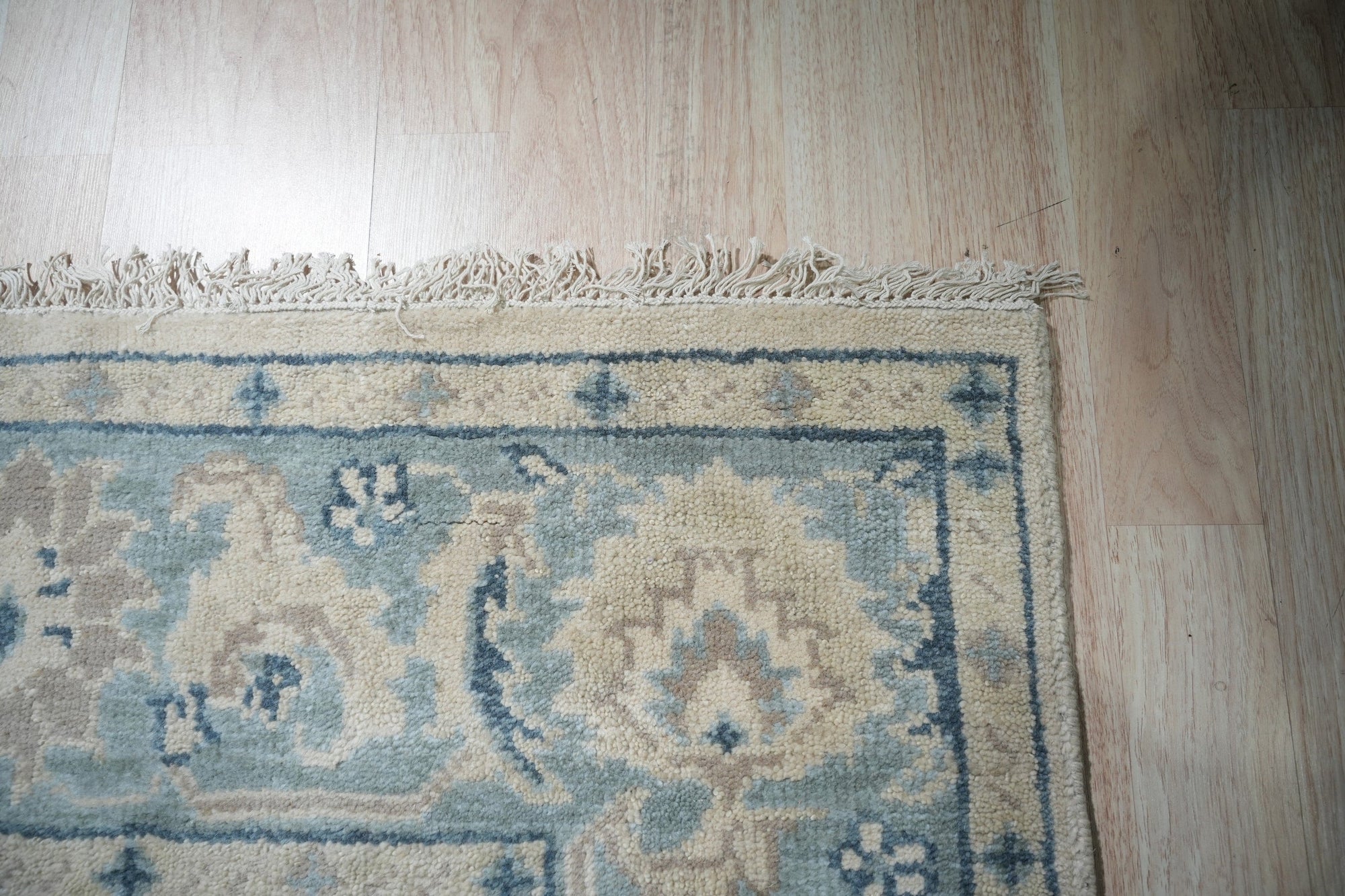 Elegant Ivory & Sapphire Traditional Ornate Rug