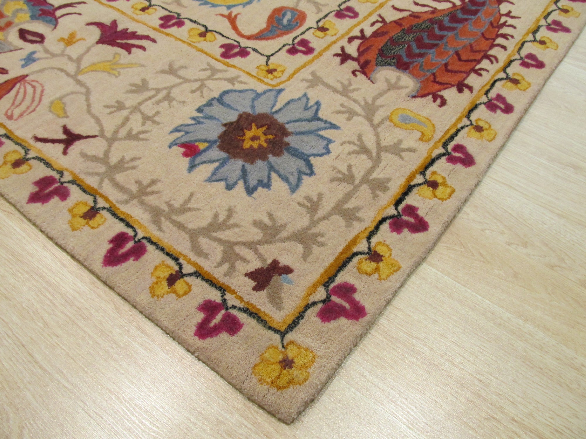 Ivory Floral Paisley Hand-Tufted Wool Rug