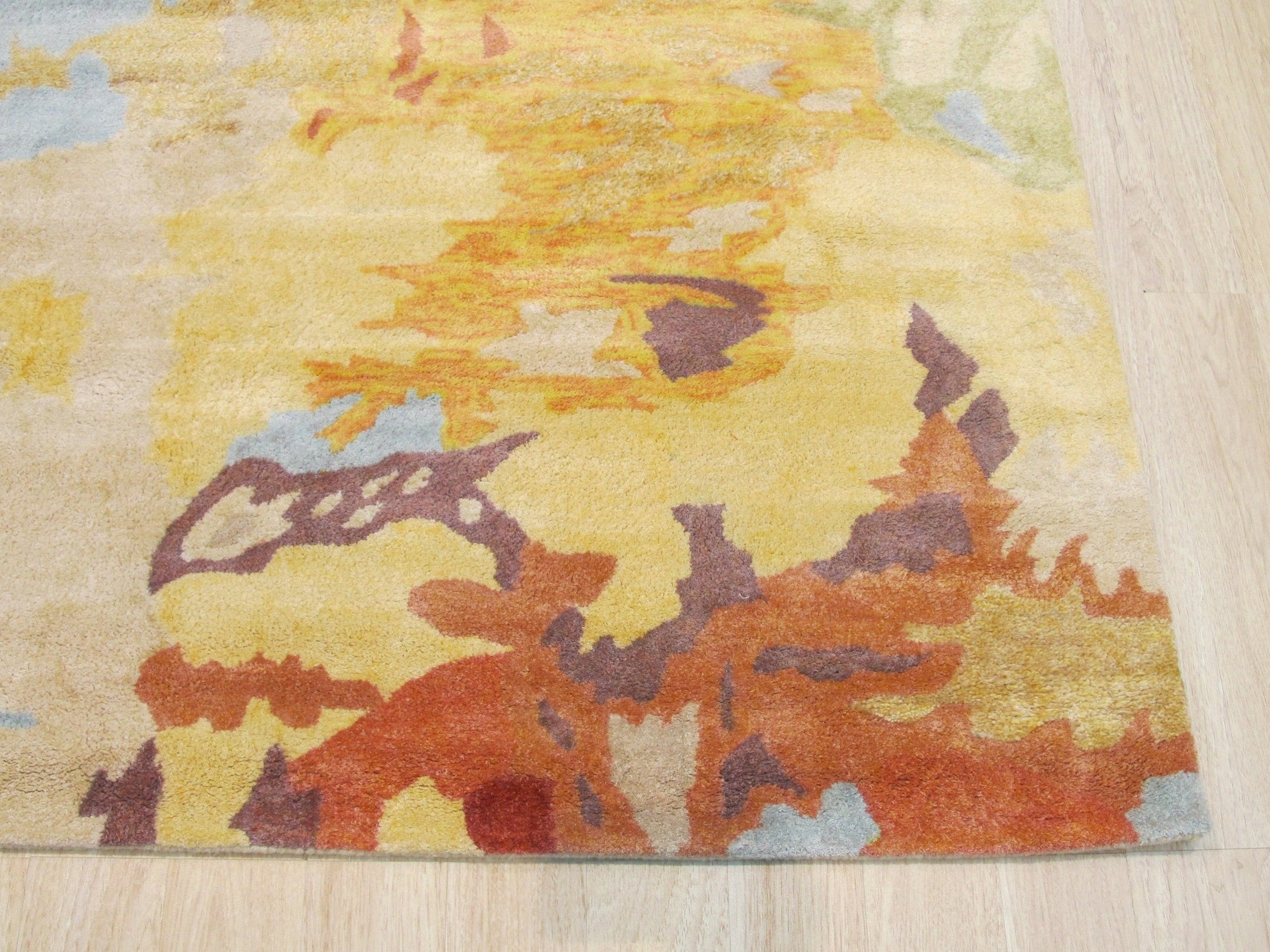 Aurora Burst Hand-Tufted Abstract Viscose Rug