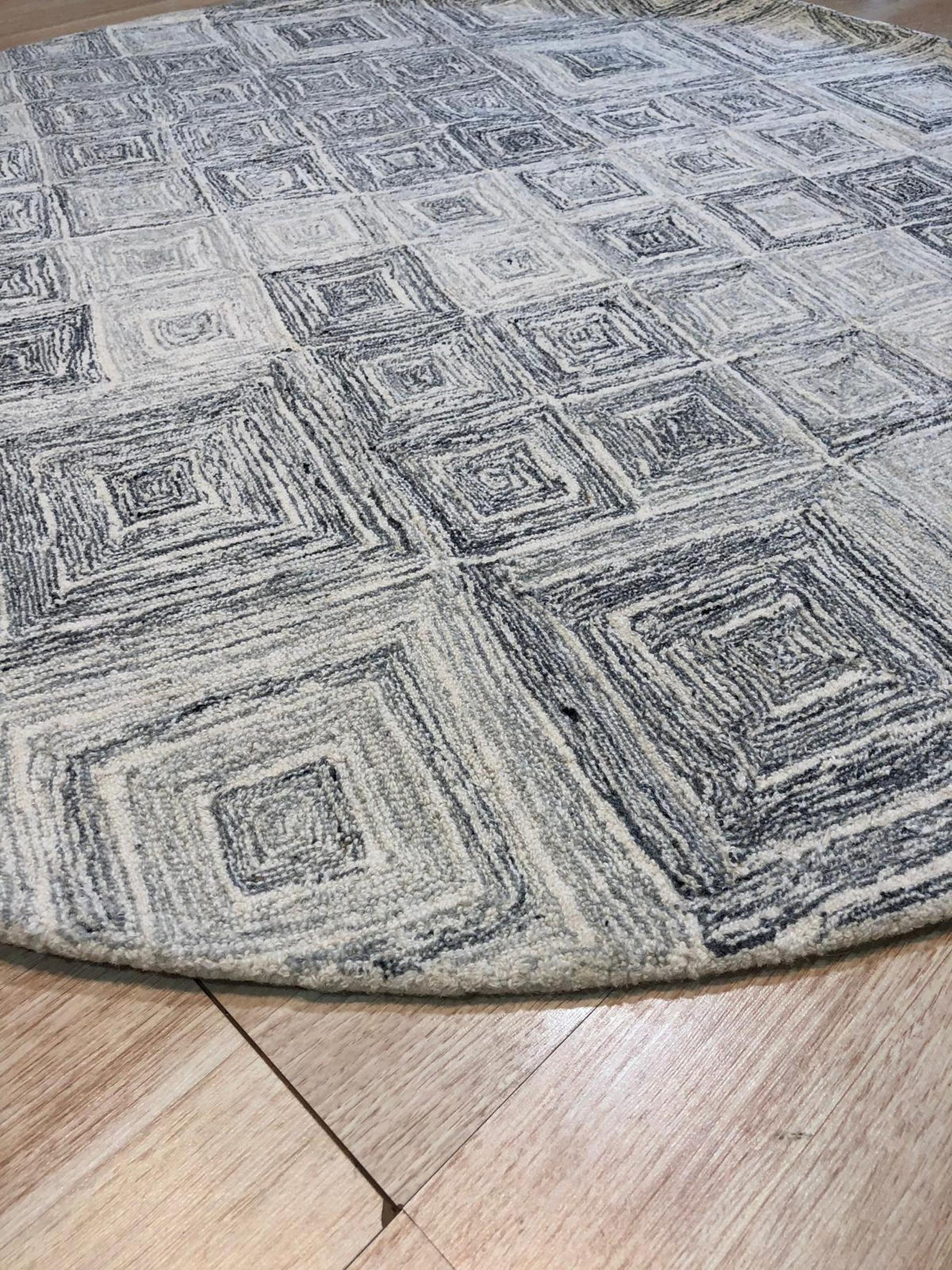 Silver Lattice Hand-Tufted Wool Rug