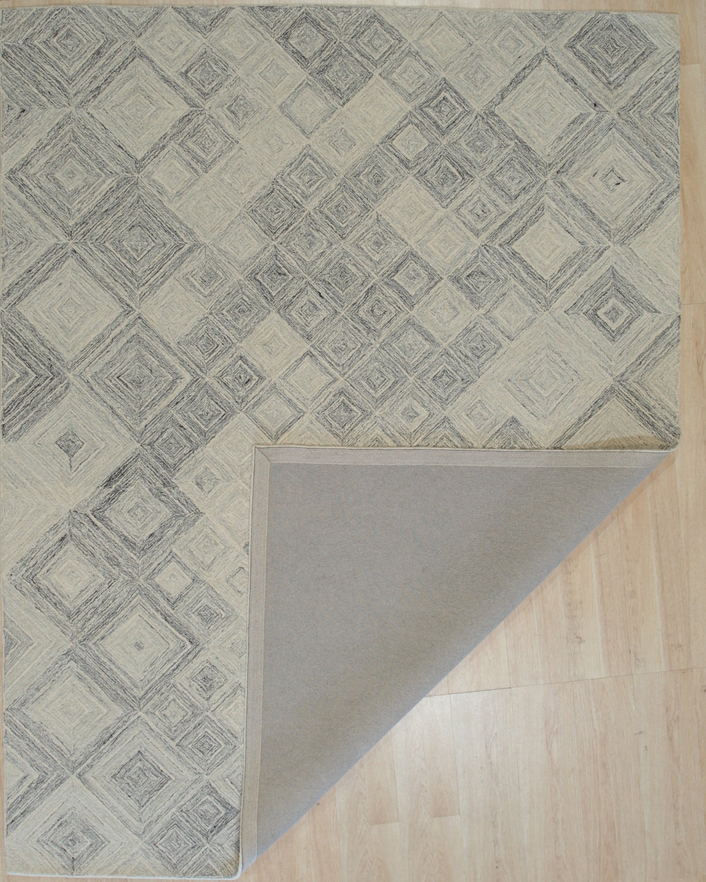 Silver Lattice Hand-Tufted Wool Rug