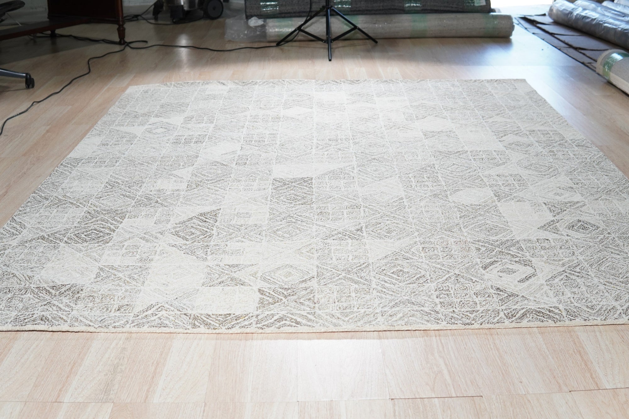 Handcrafted Serene Beige Hand Tufted Wool Rug