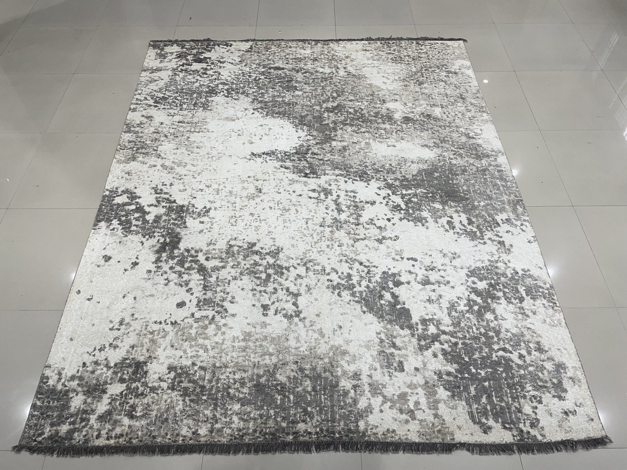 Refined Handmade Wool Transitional Rug