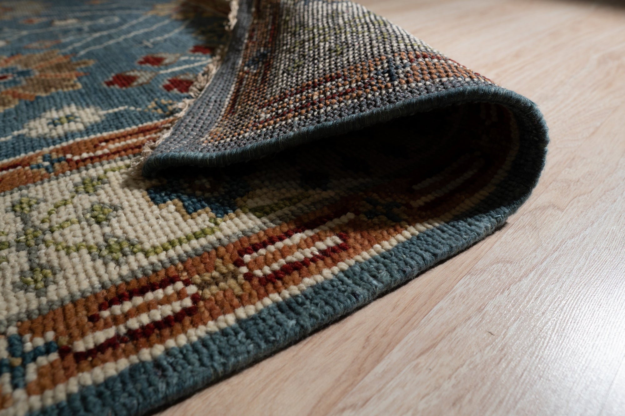 Luxurious Red Medallion Traditional Handmade Wool Artisan Rug