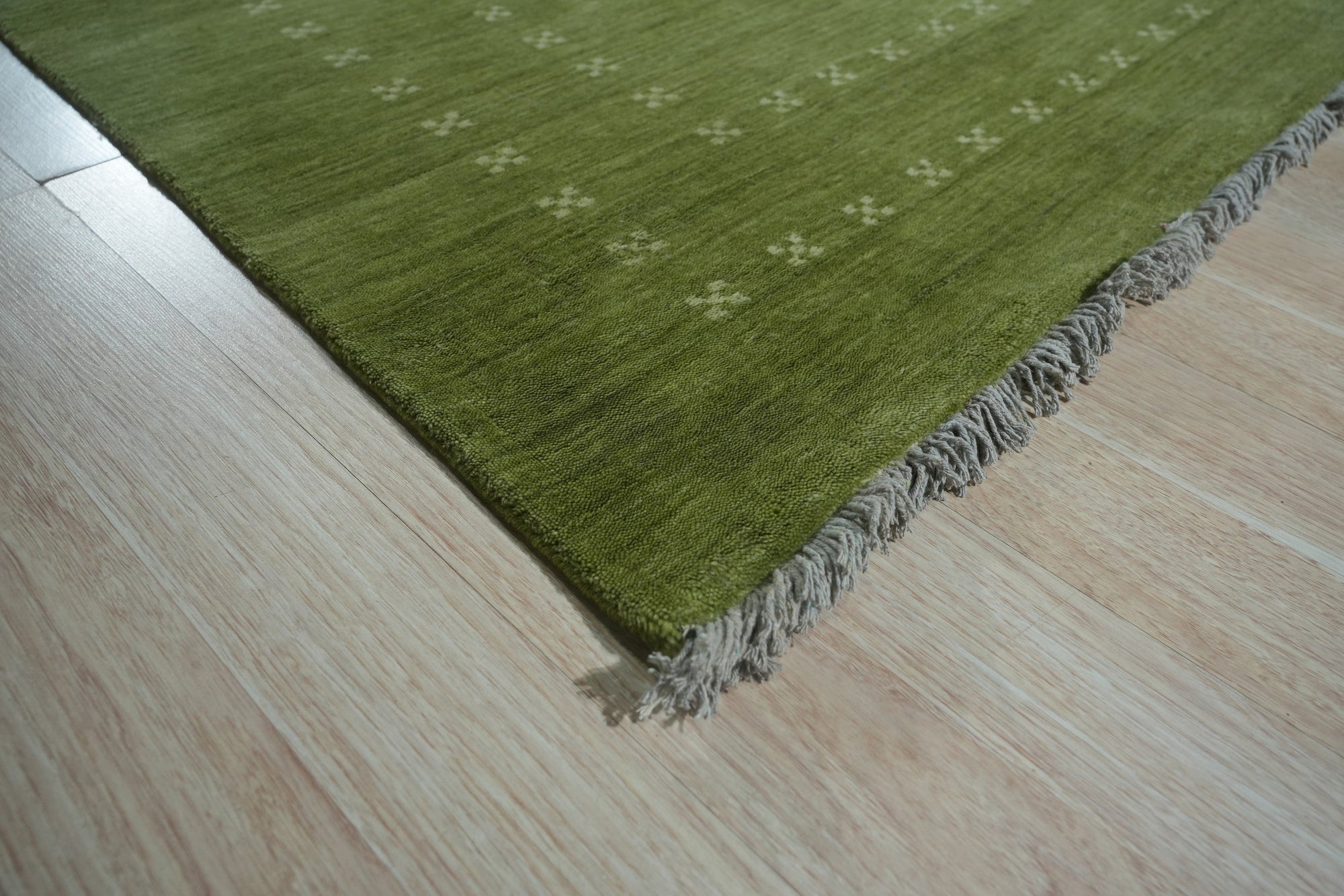 Jasmine Alluring Olive Handmade Wool Rug