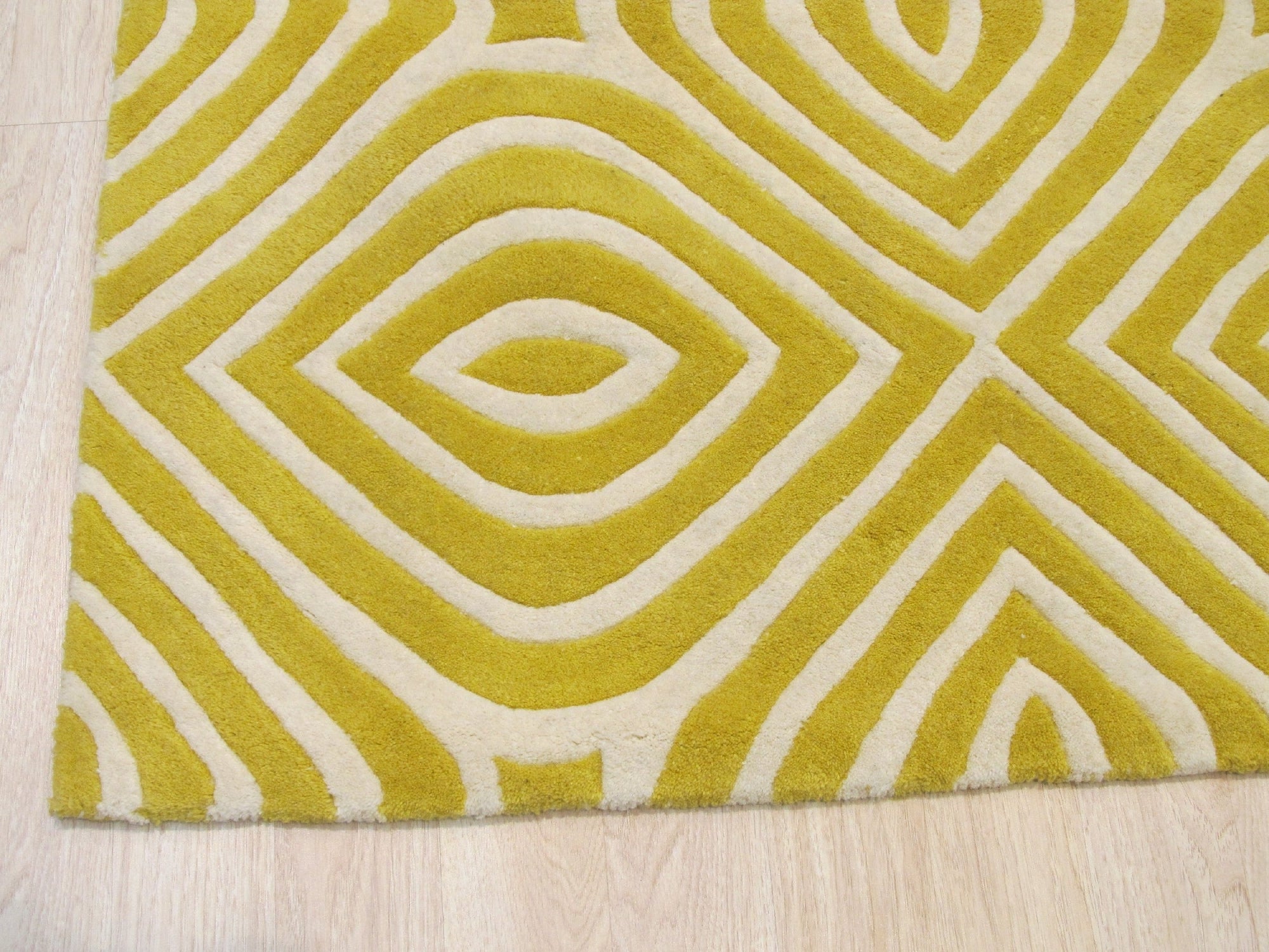 Yellow Stylish Hand-Tufted Wool Transitional Geometric Marla Rug