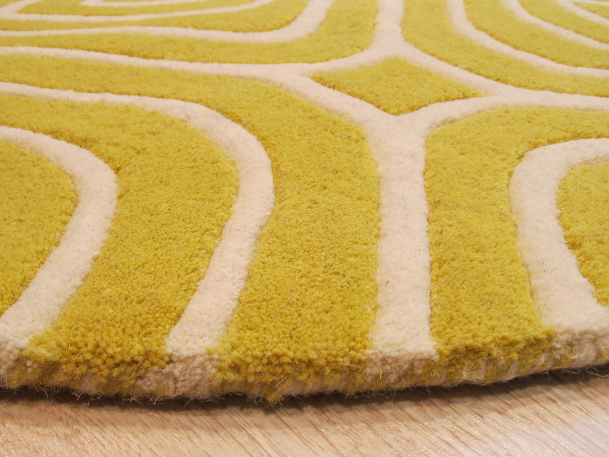 Yellow Stylish Hand-Tufted Wool Transitional Geometric Marla Rug