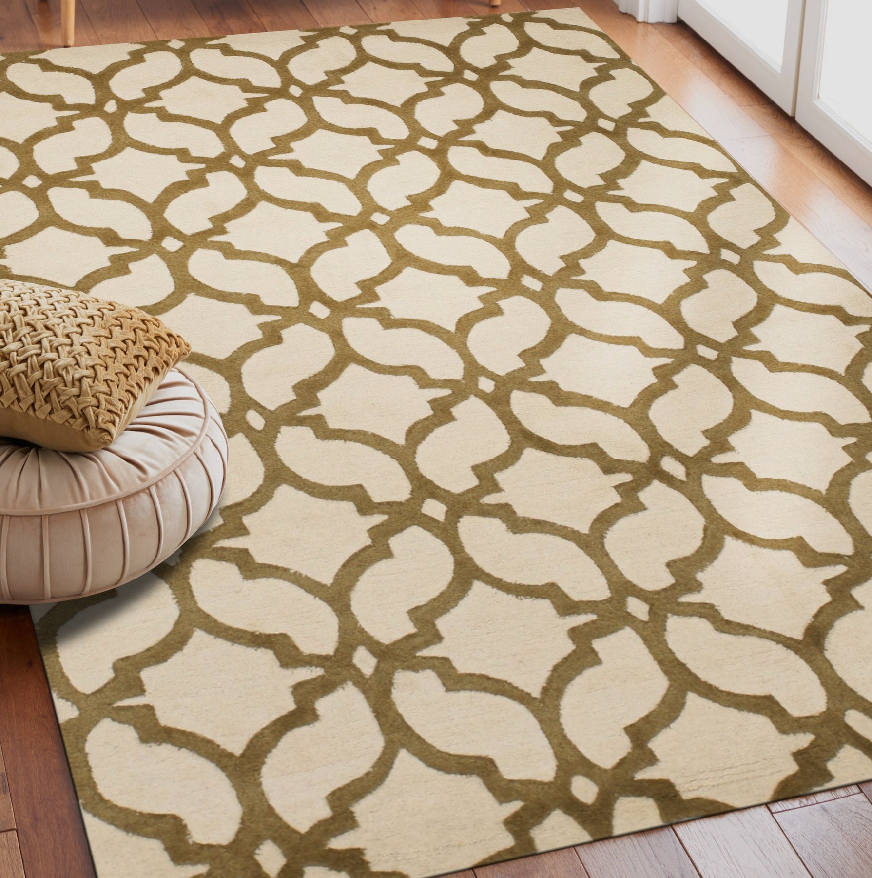 Elegant Hand-Tufted Marla Wool Rug