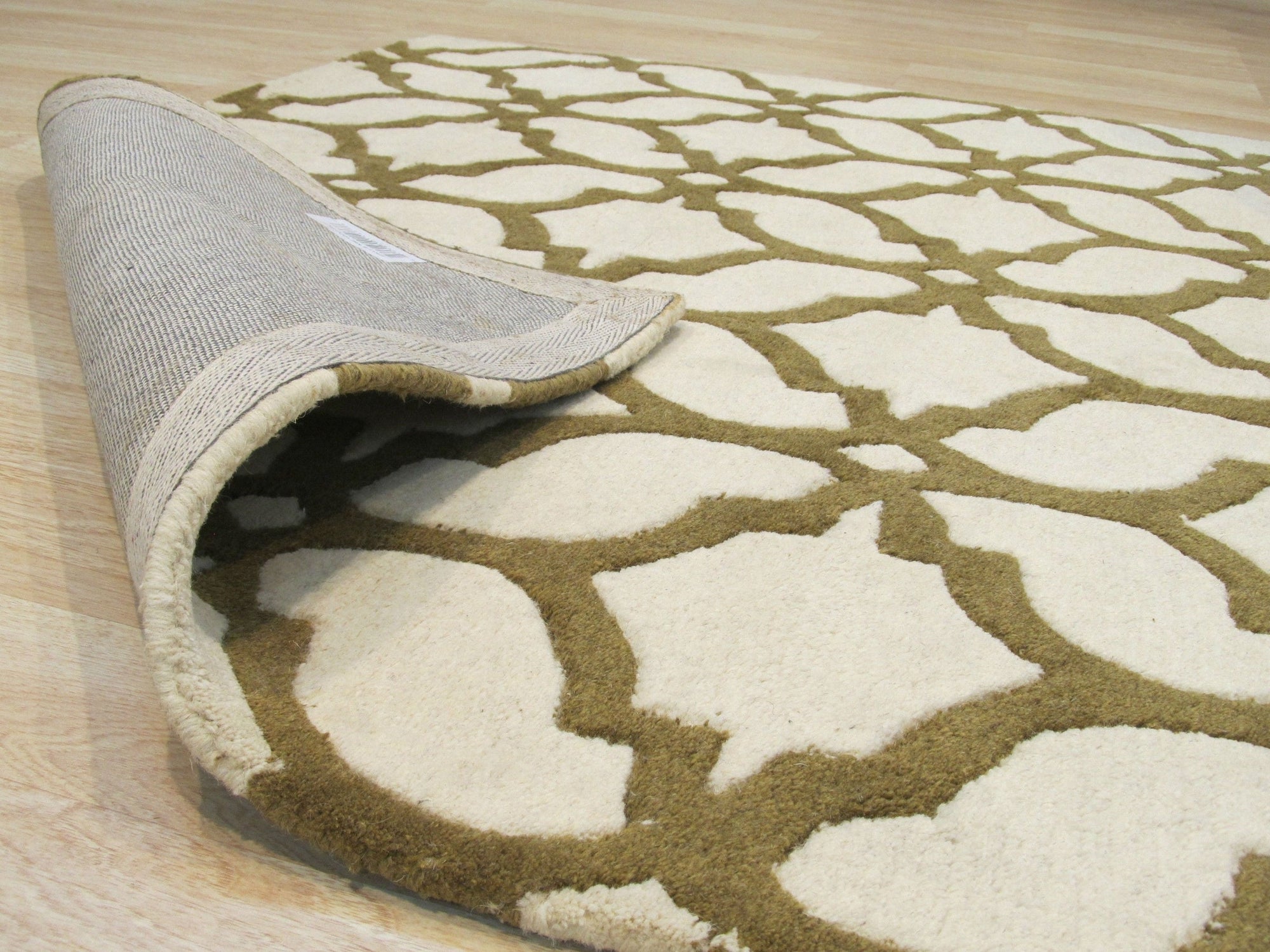 Elegant Hand-Tufted Marla Wool Rug