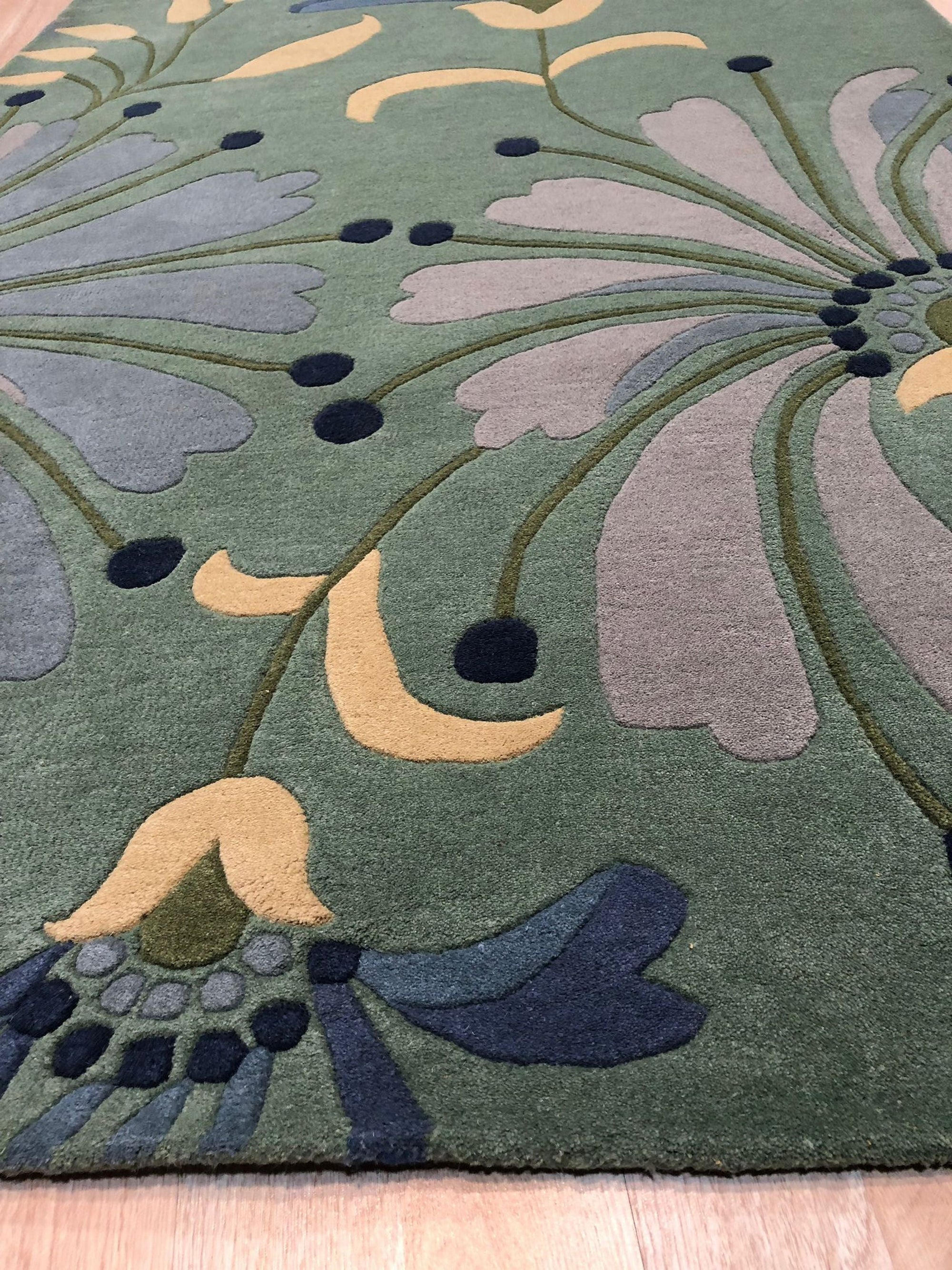 Floral Elegance Hand-Tufted Wool Rug