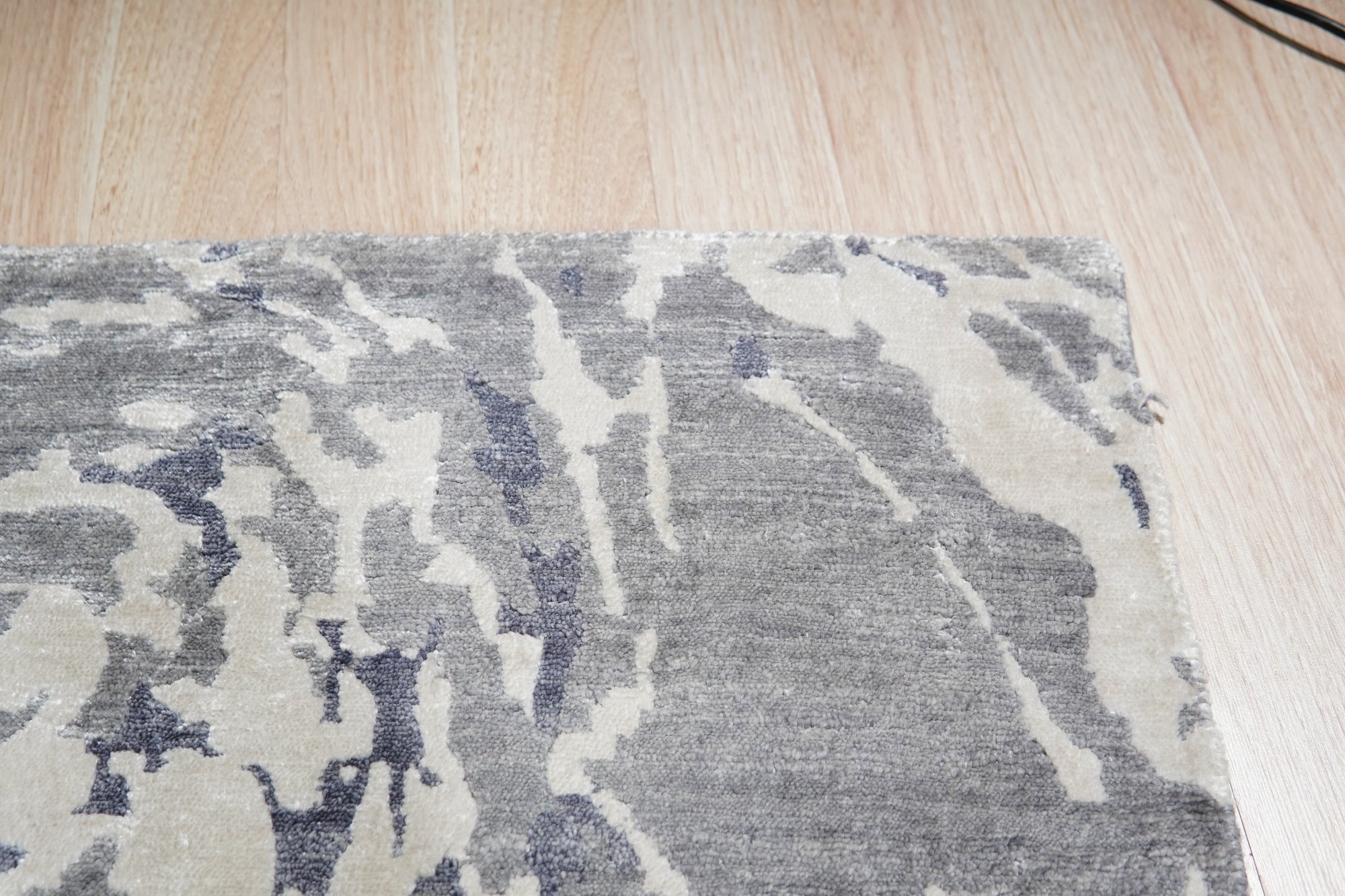 Hand-Knotted Wool &amp; Bamboo Silk Gray Modern Floral Modern Classic Rug