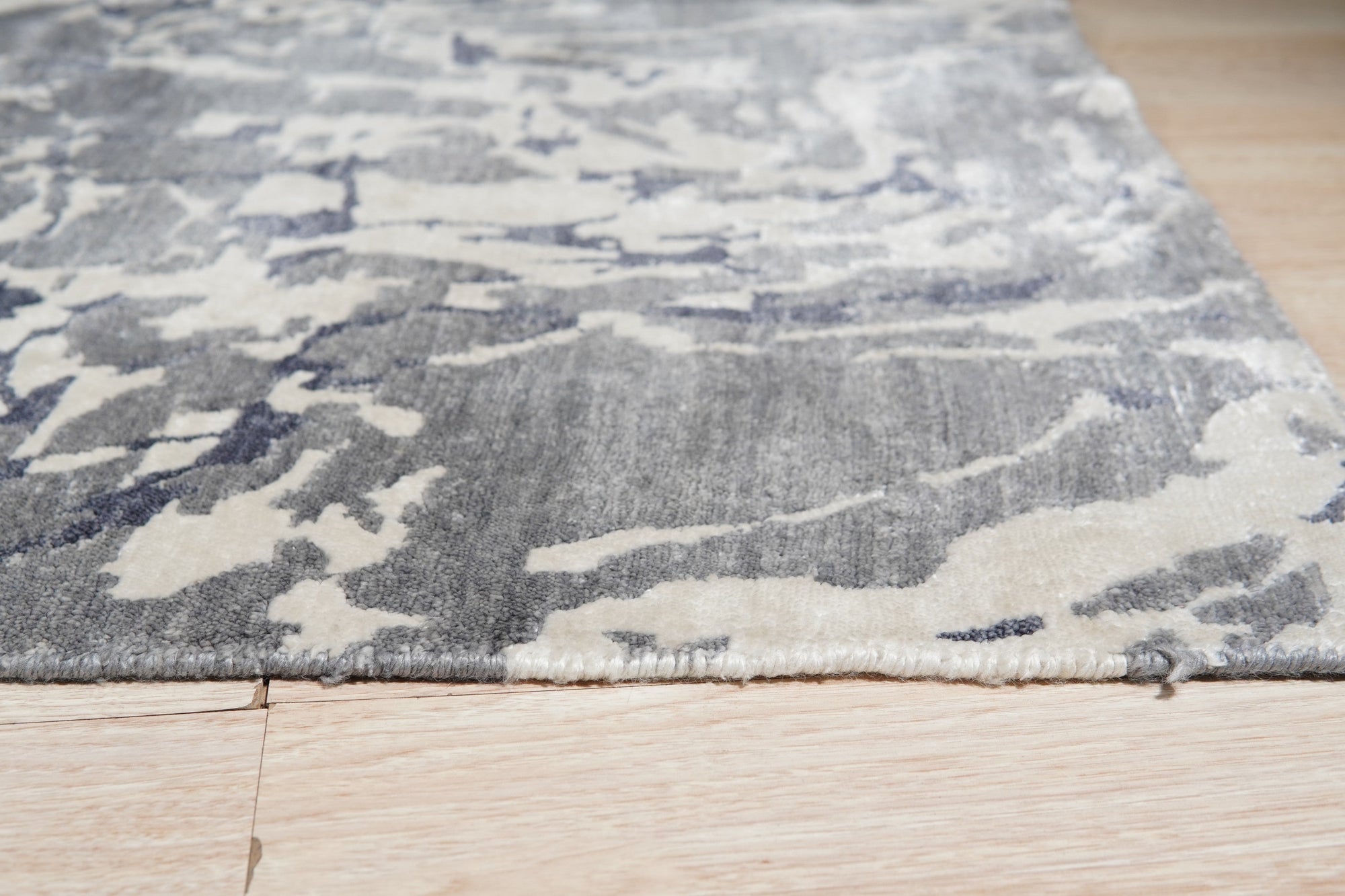 Hand-Knotted Wool &amp; Bamboo Silk Gray Modern Floral Modern Classic Rug