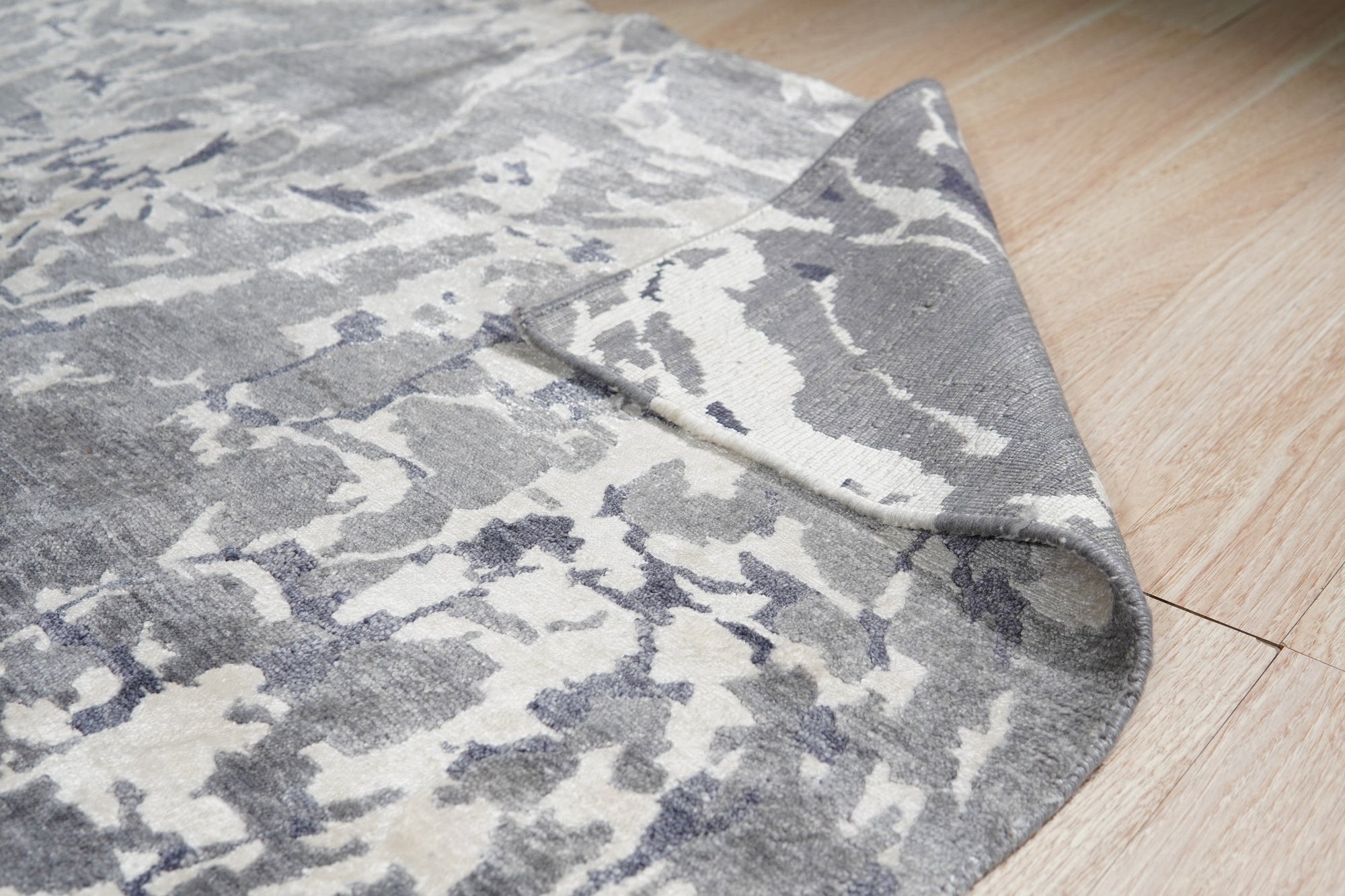 Hand-Knotted Wool &amp; Bamboo Silk Gray Modern Floral Modern Classic Rug