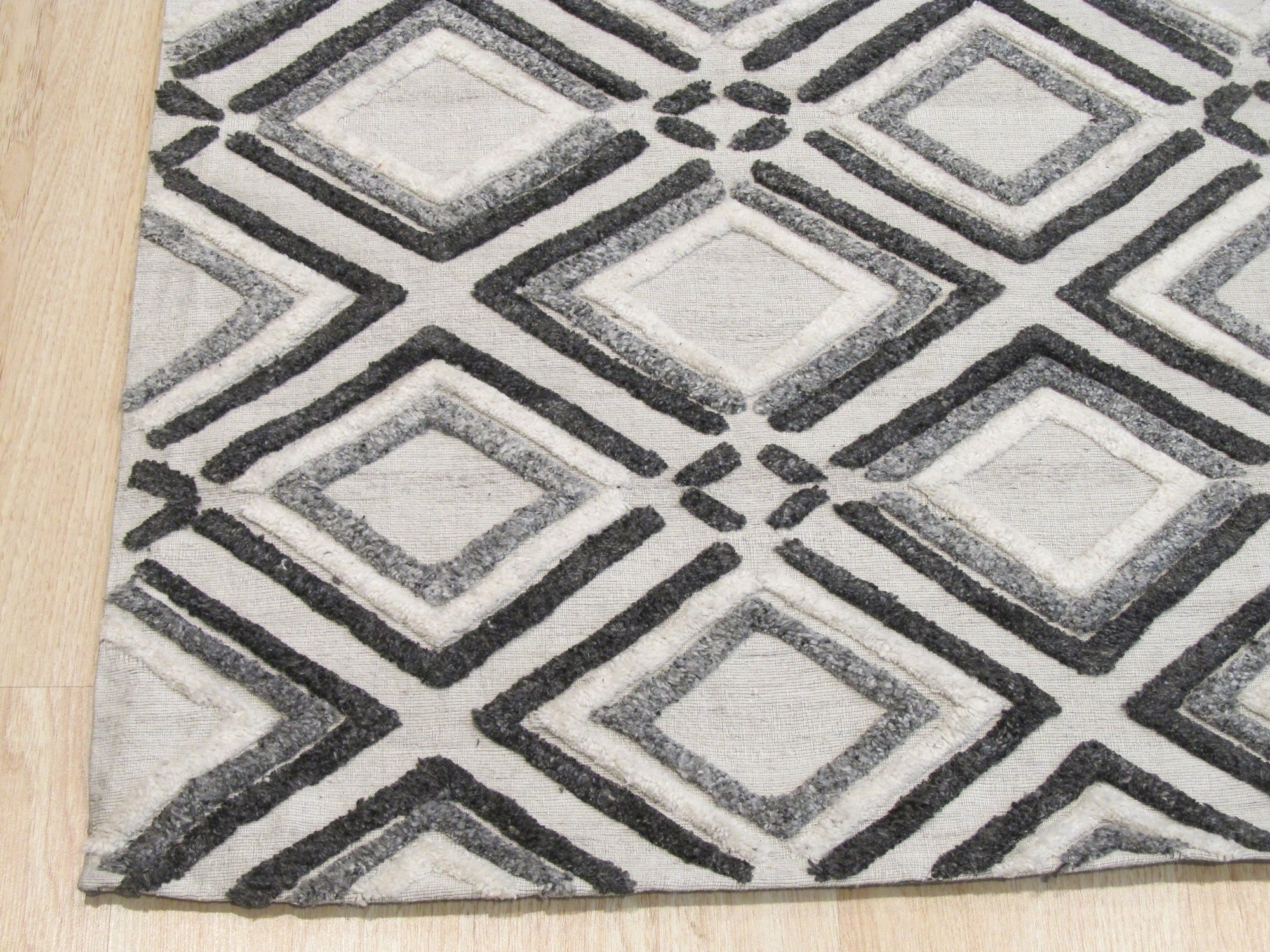 Geometric Slate Hand-Tufted Wool Rug