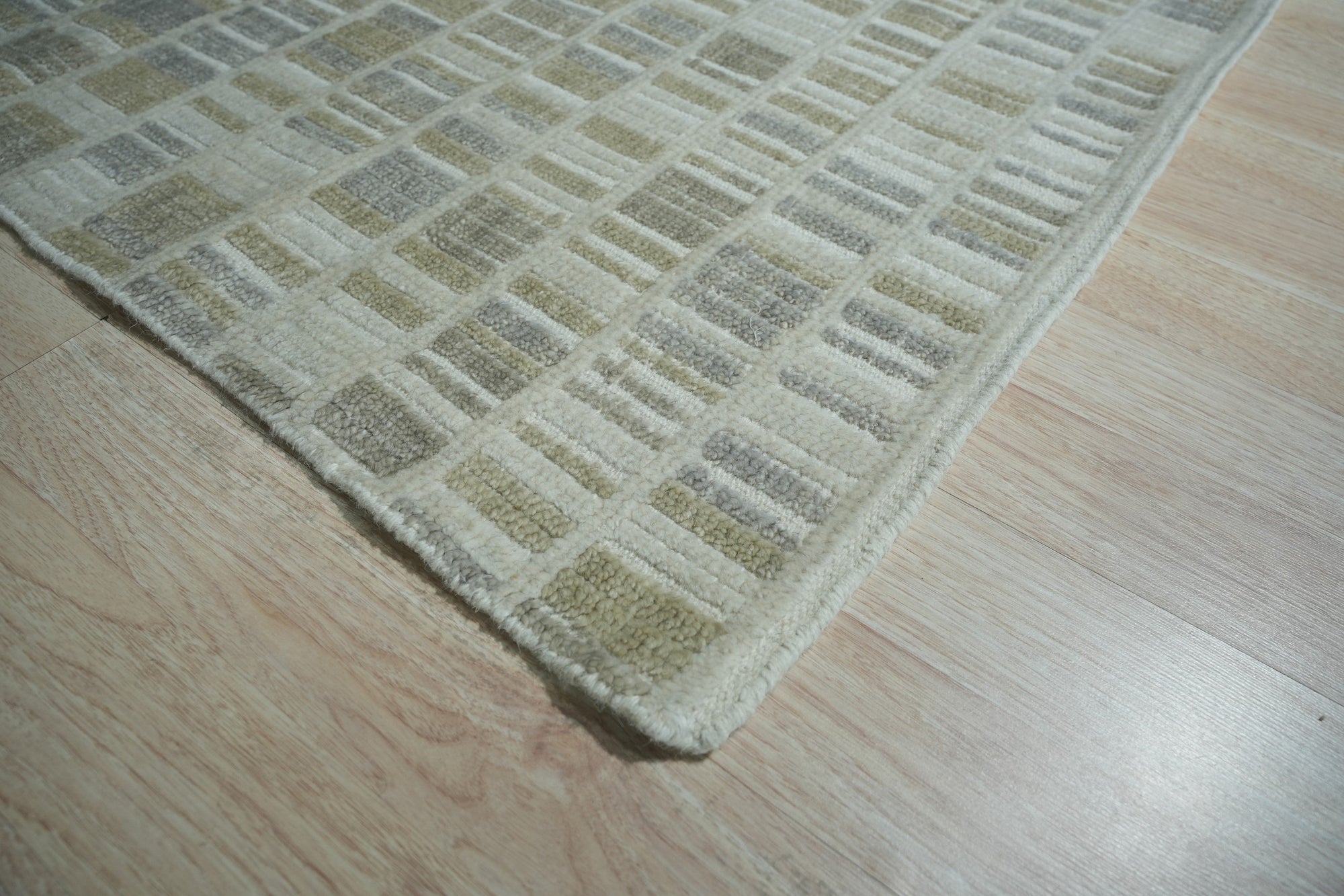 Ivory Mosaic Handmade Wool Rug