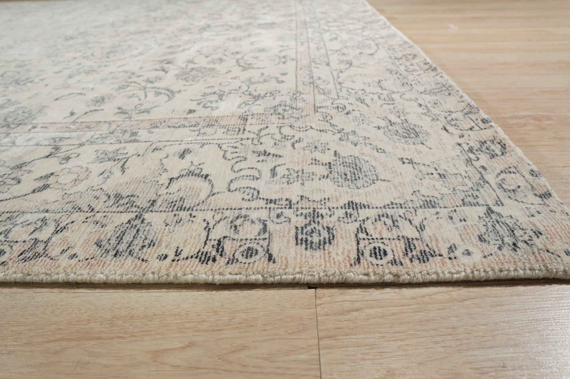 Classic Blossom Handmade Wool Rug