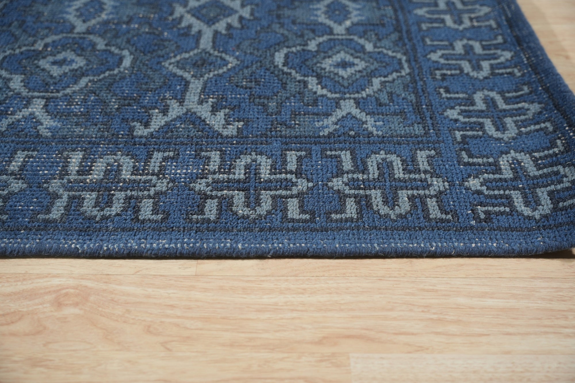 Sapphire Elegance Traditional Handmade Wool Rug