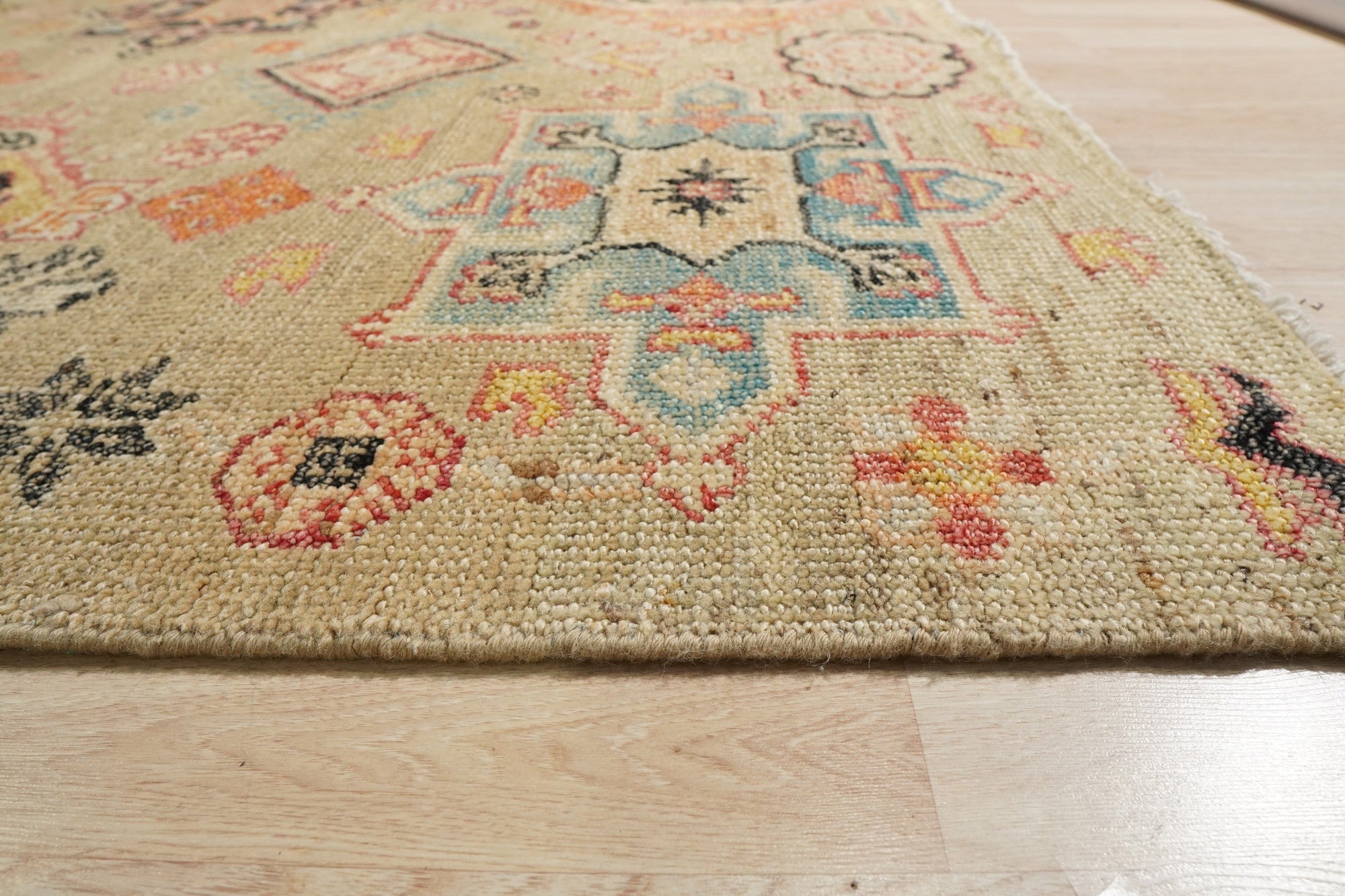 Lush Oriental Ivory Hand Knotted Wool Rug