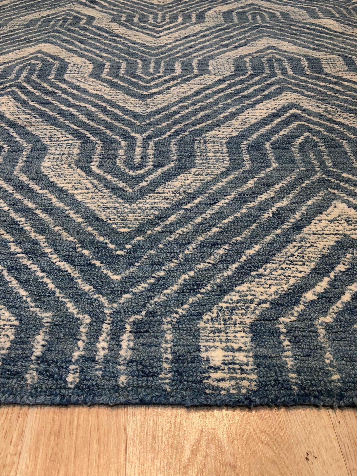 Blue Spring Breeze Hand-Tufted Wool Rug