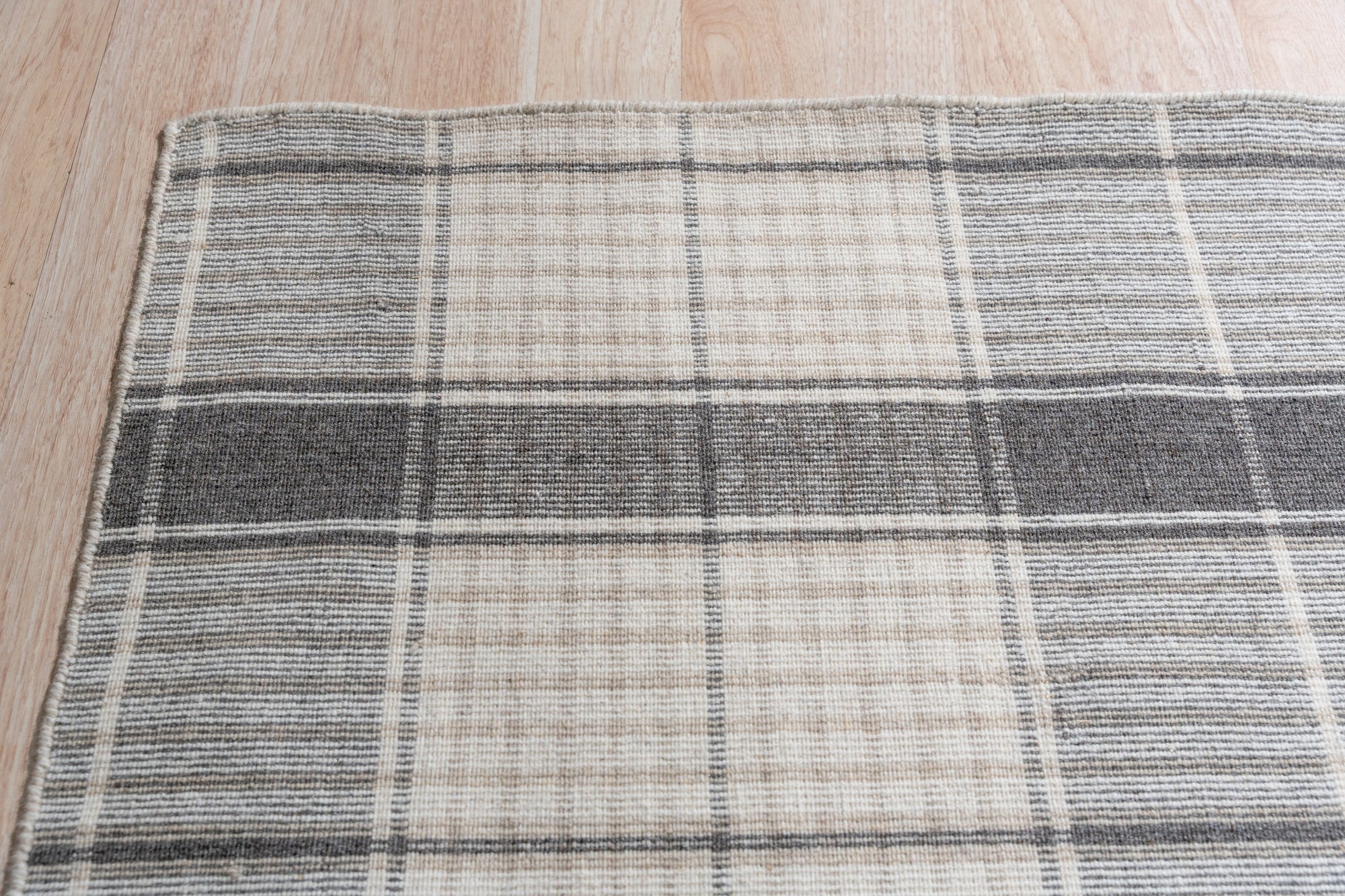 Lila Bianca Gray Flatweave Wool Rug