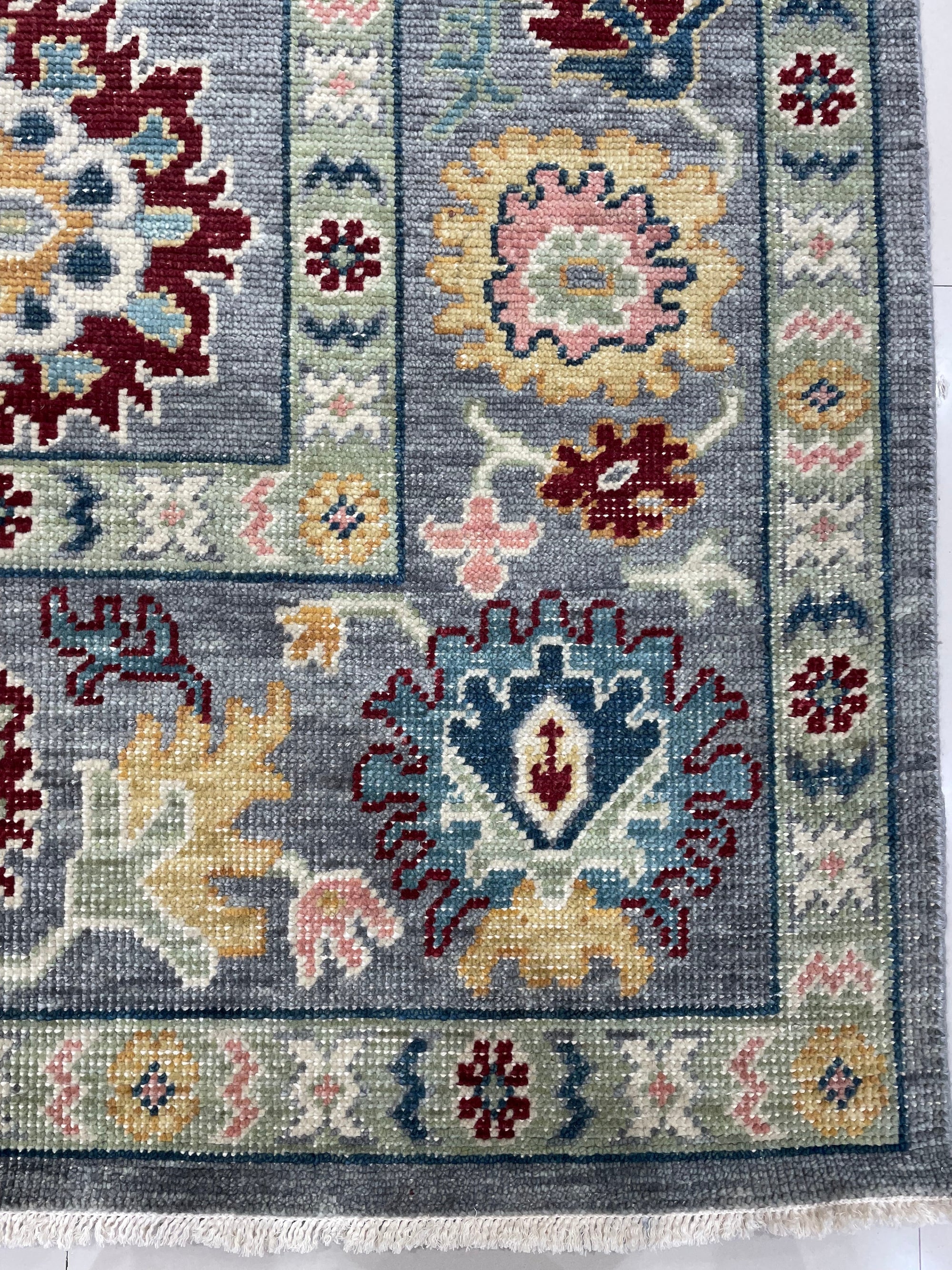 Lyra Hand-Knotted Mahal Rug