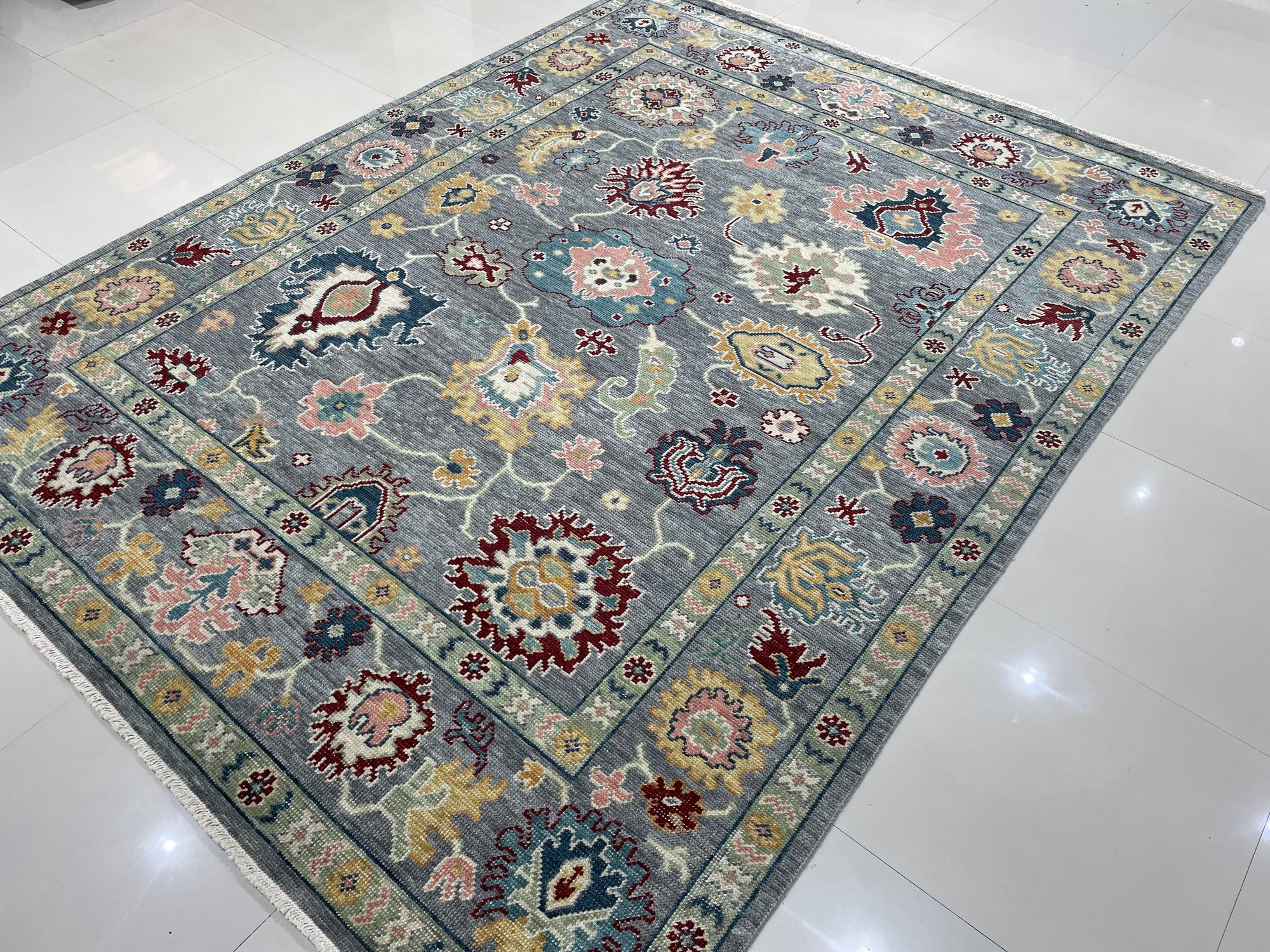 Lyra Hand-Knotted Mahal Rug