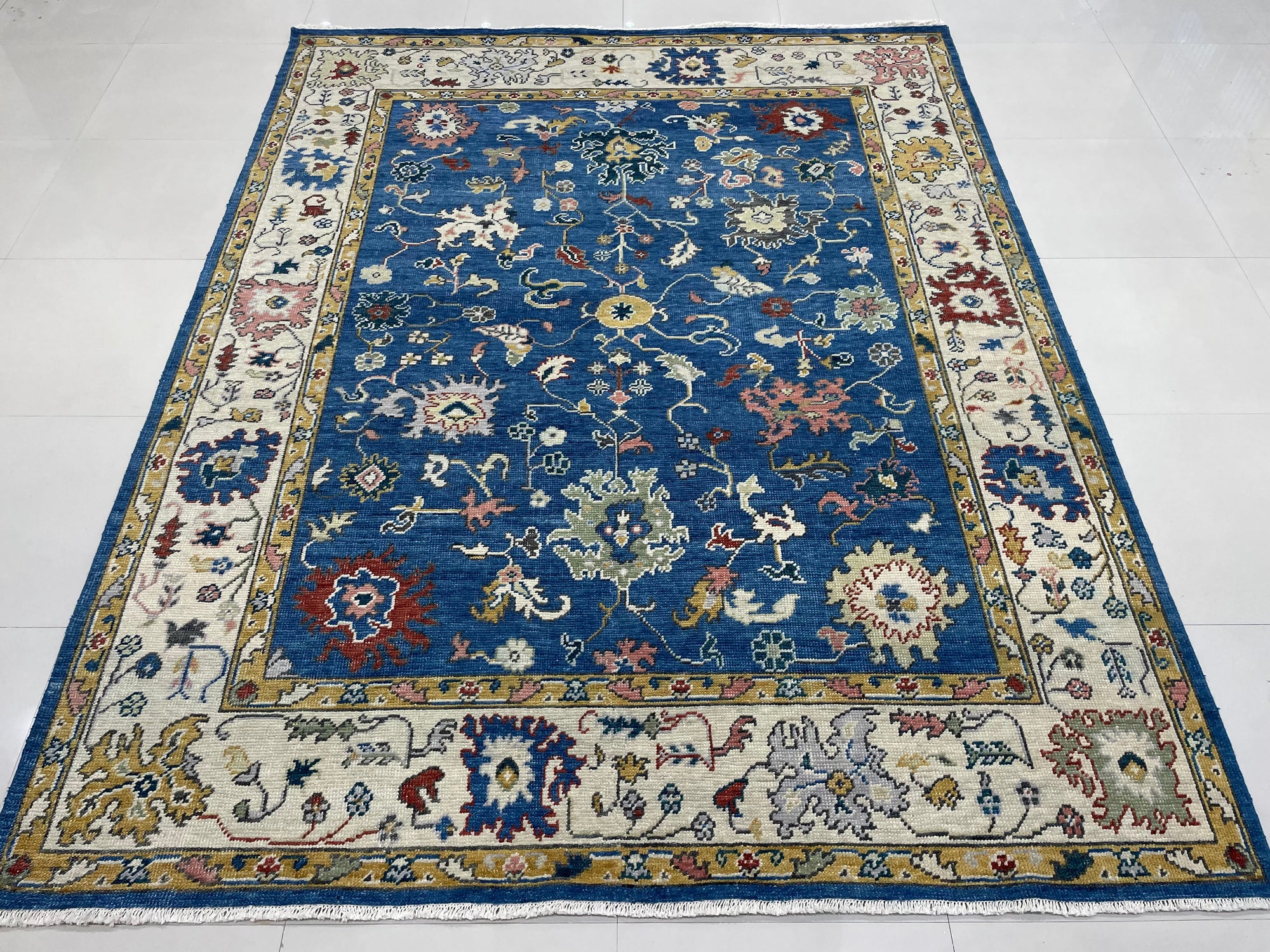 Elegant Mahal Hand-Knotted Wool Rug