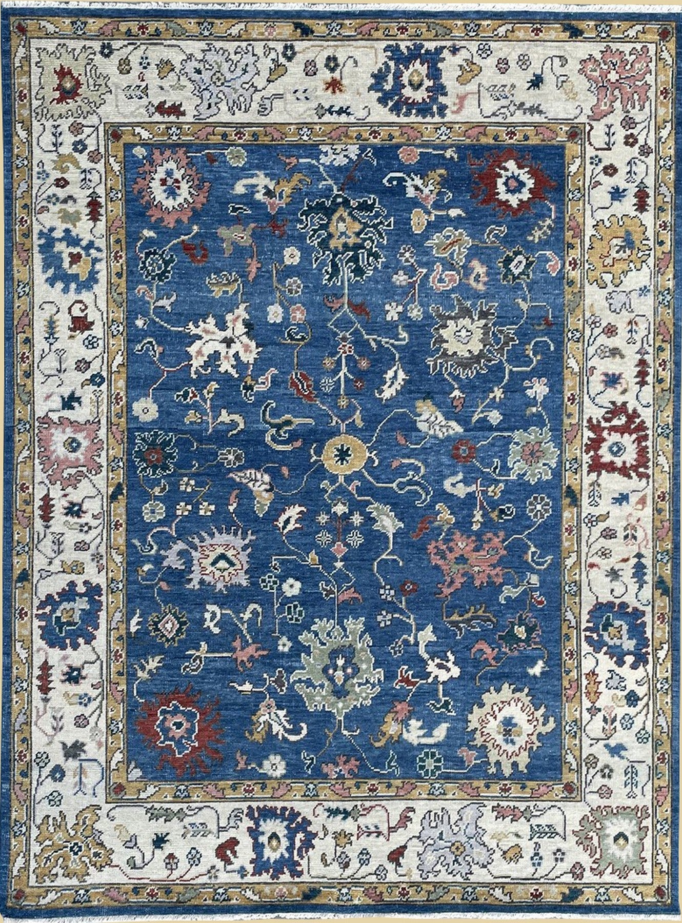 Elegant Mahal Hand-Knotted Wool Rug