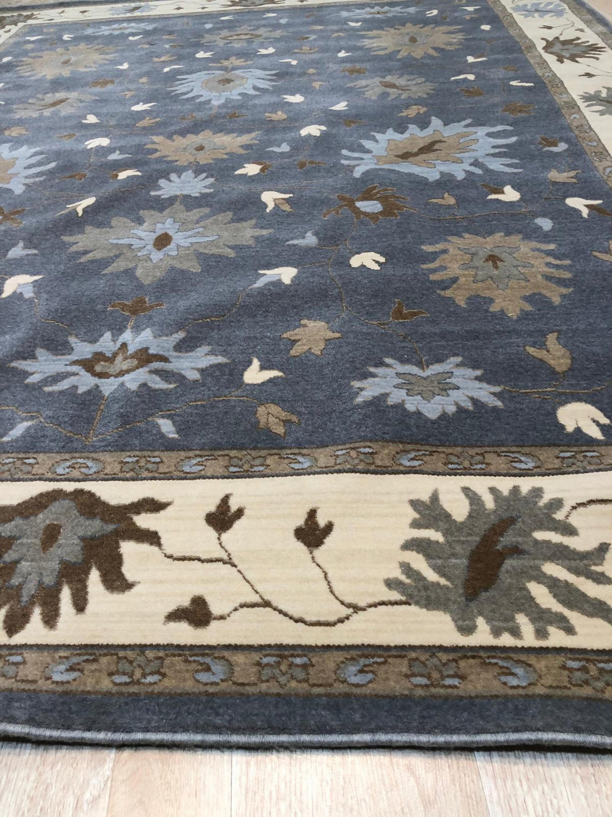 Elegant Oushak Floral Rug