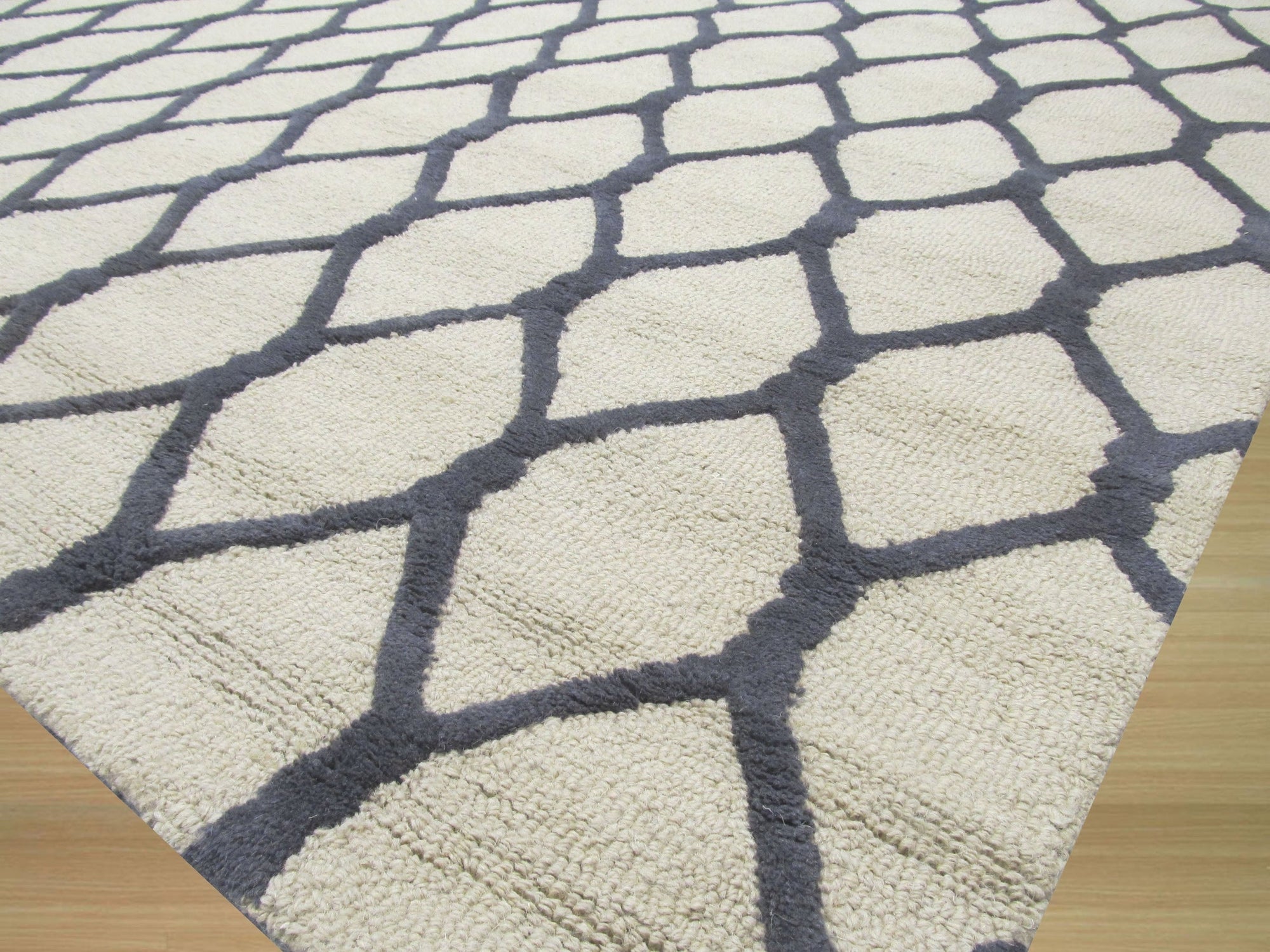 Beige Chain-Link Radiance Hand-Tufted Wool Rug